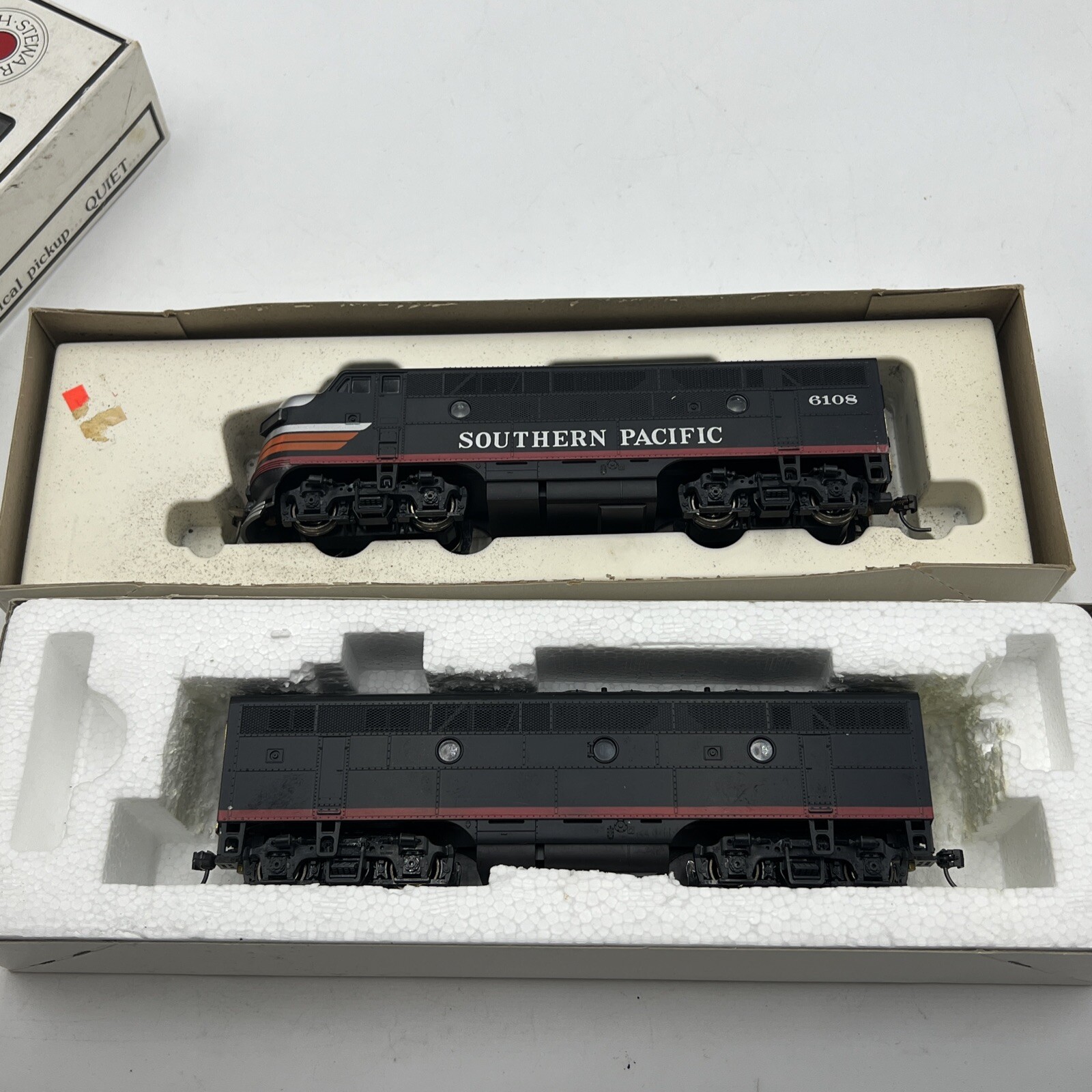 STEWART KATO SOUTHERN PACIFIC F3A POWERED DIESEL LOCOMOTIVE 6108 & F3B DUMMY EUC