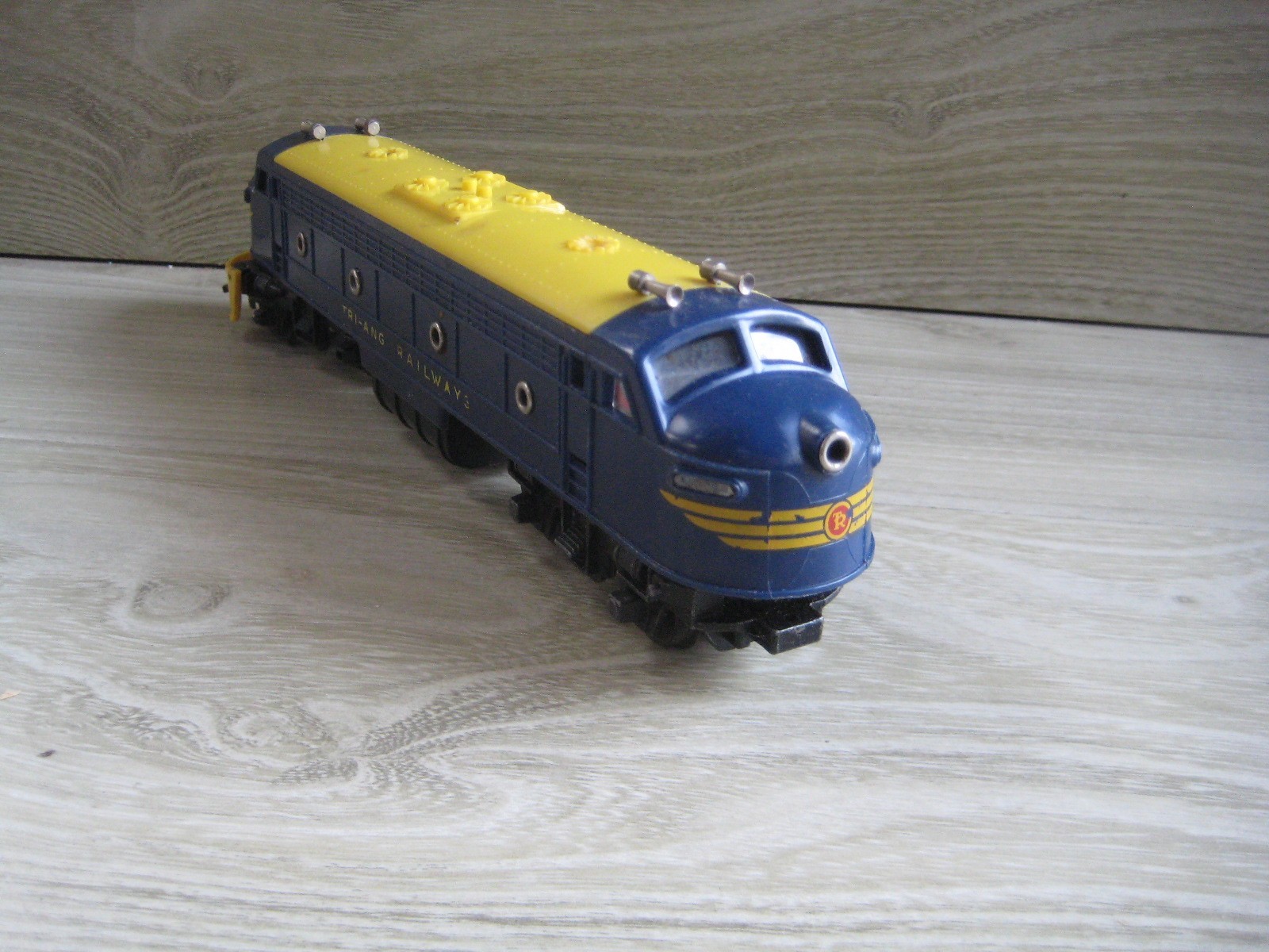 Triang OO Gauge R159A Australian Powered Double Ended Diesel ‘Tri-ang Railways’