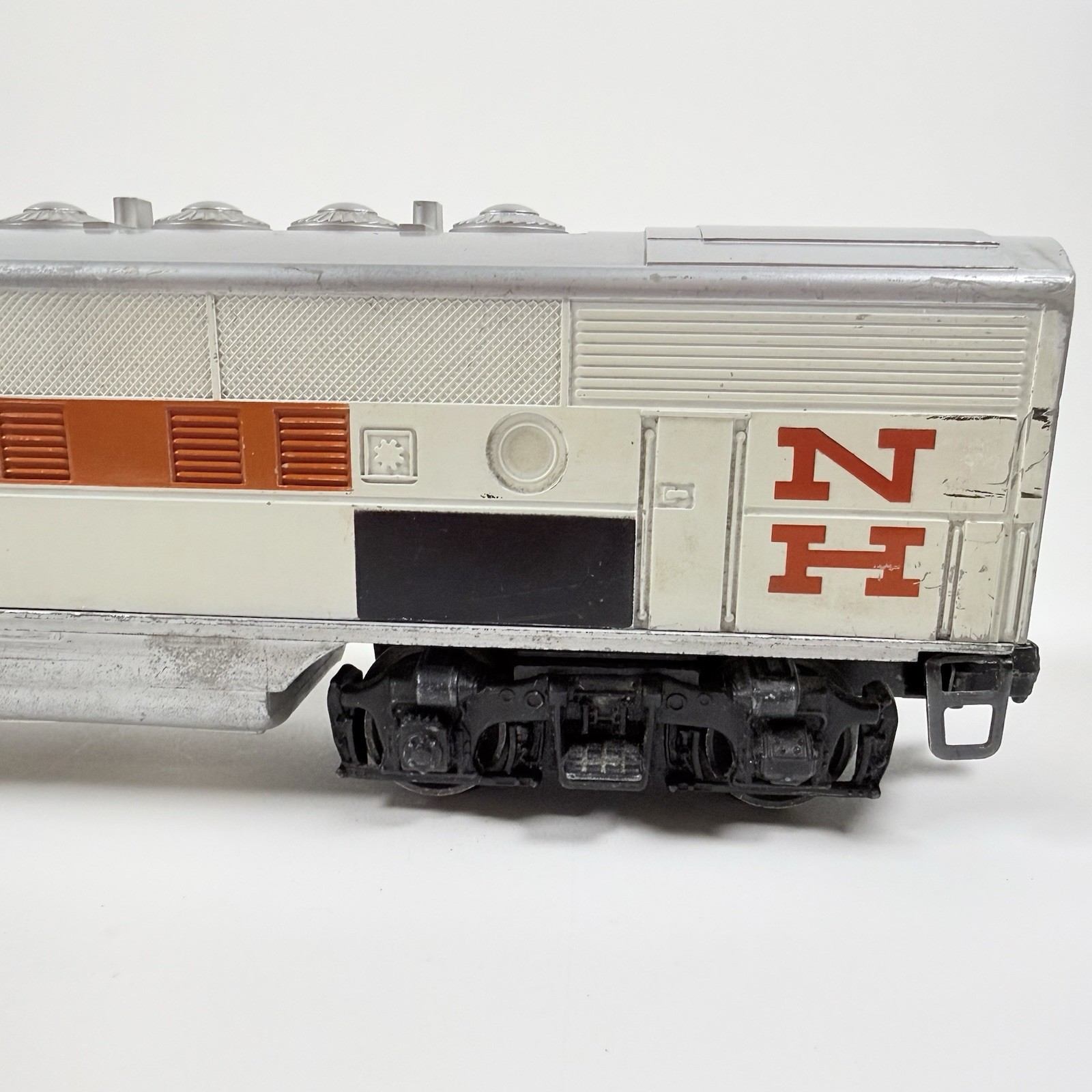 Lionel Trains 8851-8852 New Haven 2242 Diesel Locomotive A B set, O Gauge