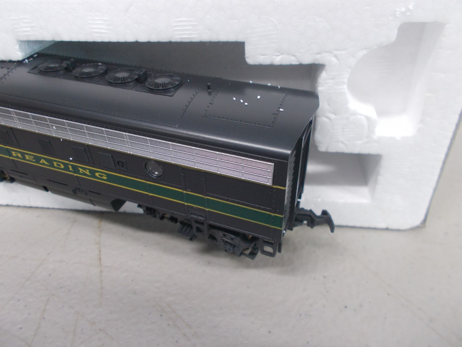 STEWART / KATO~ READING F3A & F3B ~ BOTH POWERED LOCOMOTIVES~NIB~HO SCALE~LOT A