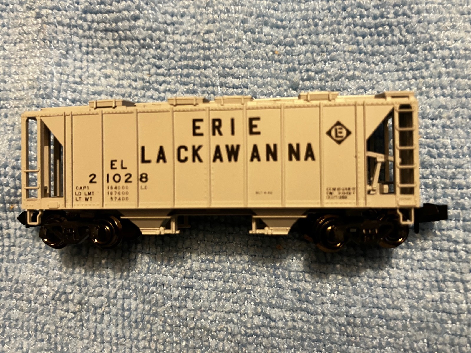 Kato Covered Hopper Car, Erie Lackawanna, RN 21028, New, From N Gauge Set