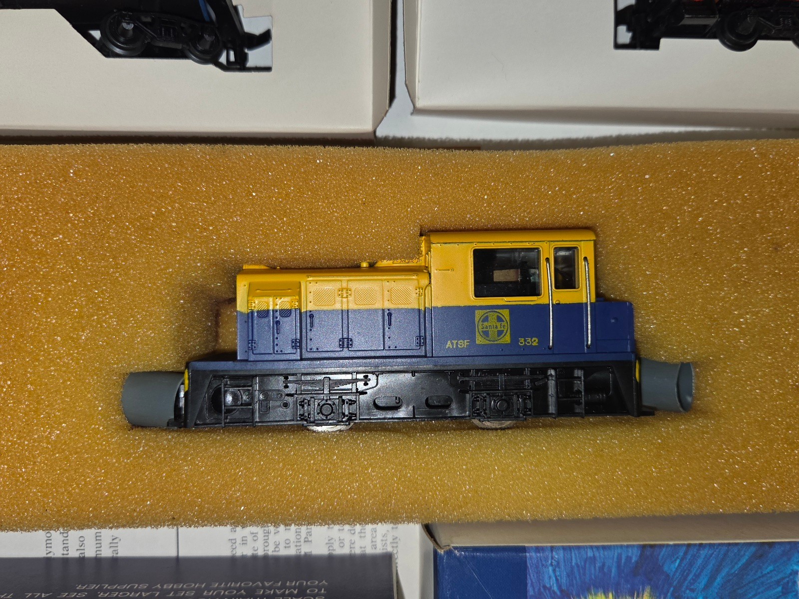 Vintage AHM HO Scale Train Set – MDT Diesel Switcher / Santa Fe w/OB, Track +