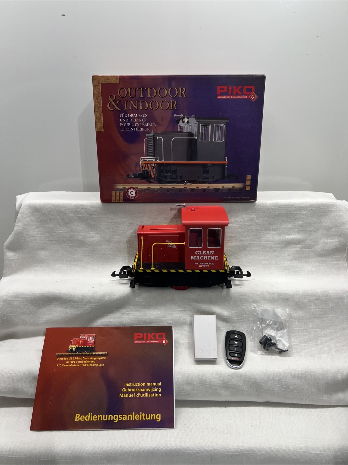 Piko 38506 G Scale Clean Machine R/C Track Cleaner Boxed