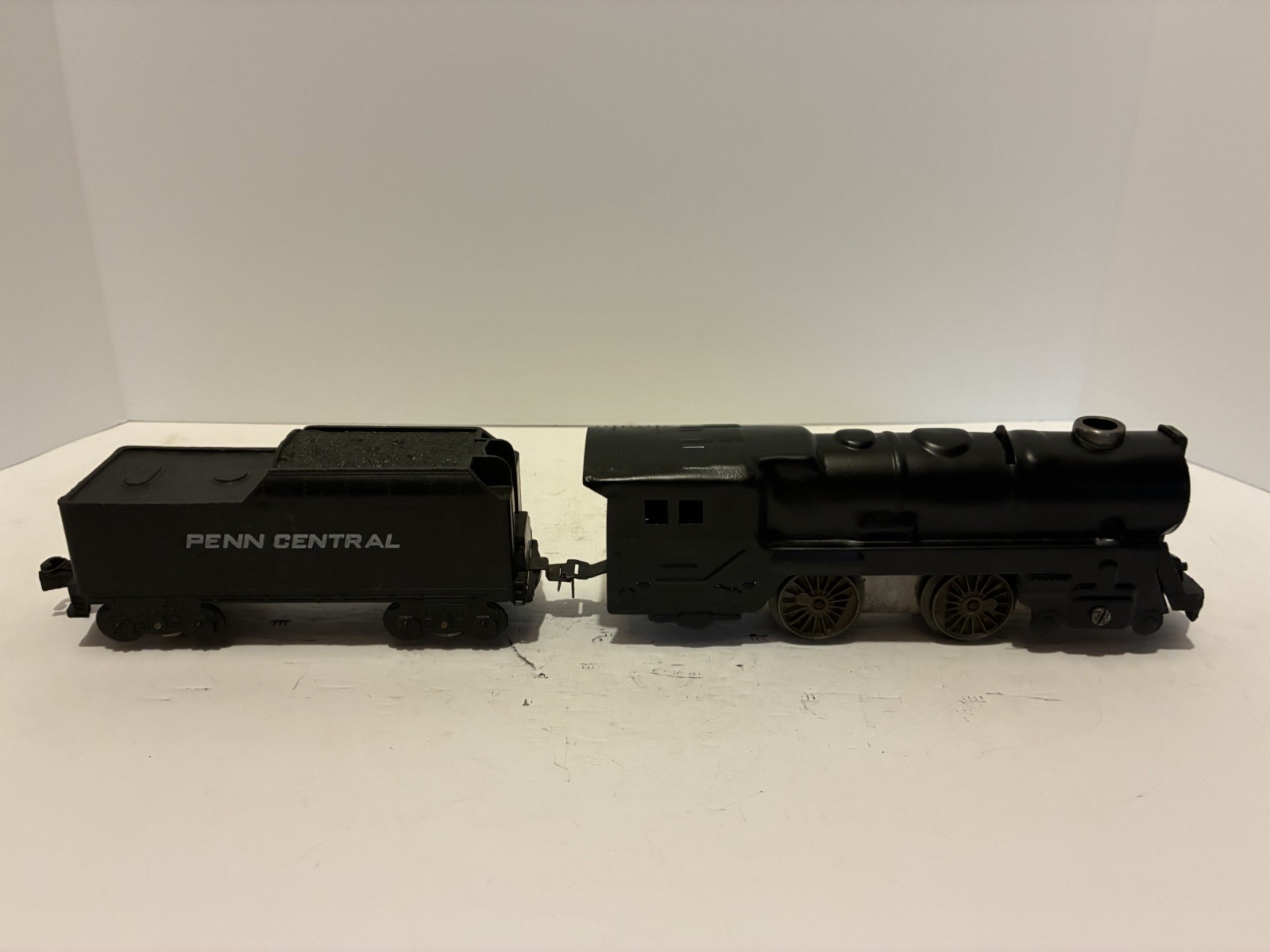 Marx 591 Battery Operated Tin Locomotive with tender. Tested See Description.
