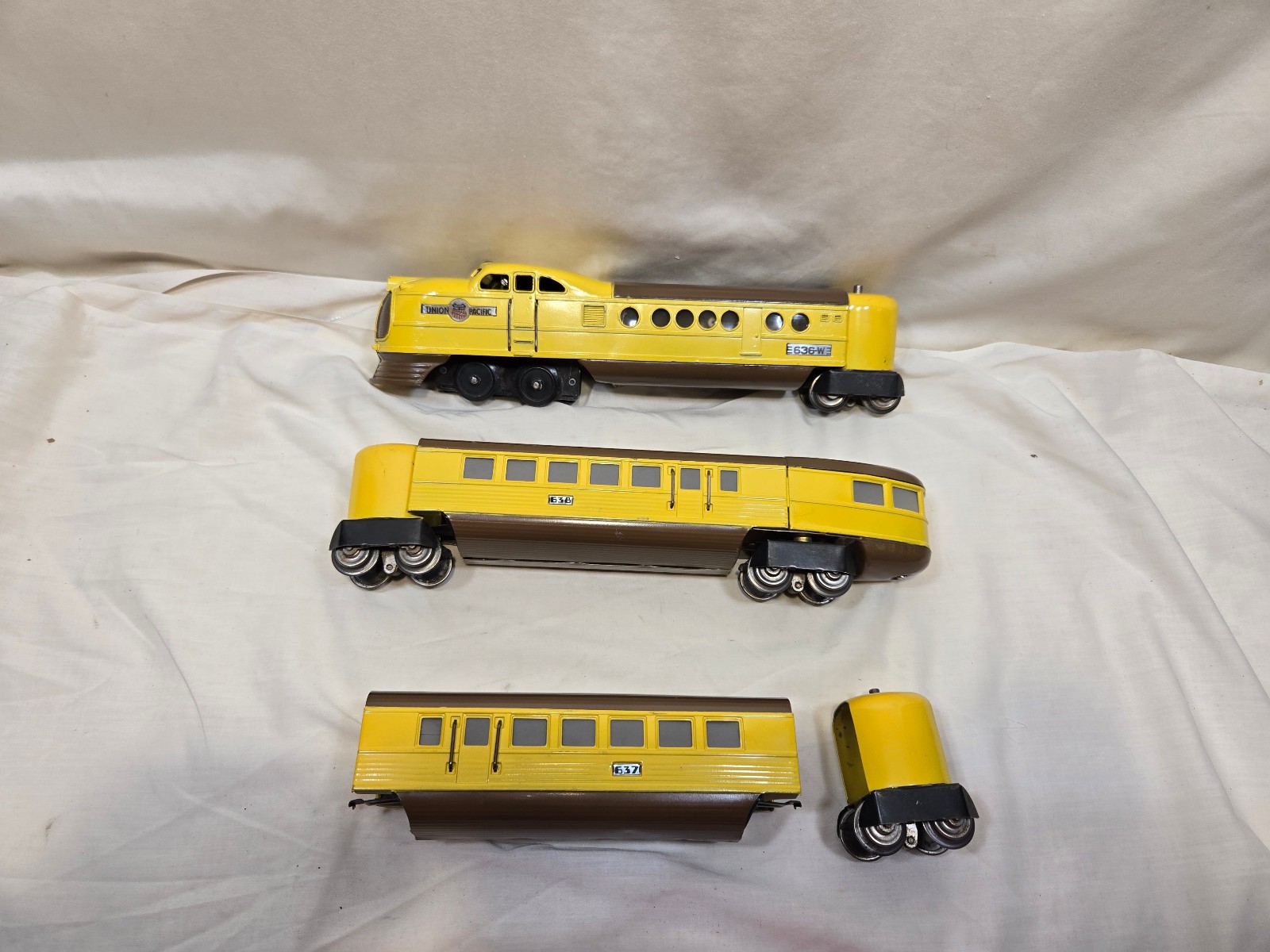 Lionel 636W Union Pacific Engine & Passenger Cars