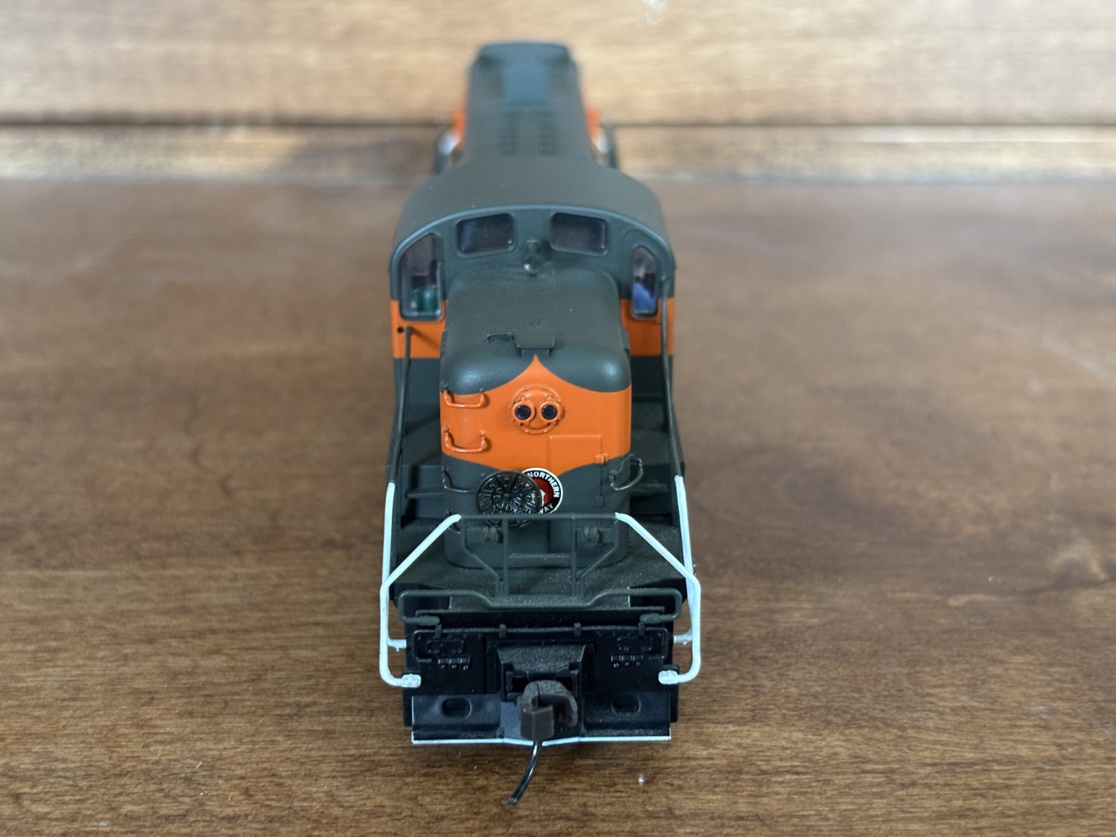 Atlas Classics HO Great Northern RS-3 Locomotive Road #221 Runs Well with box