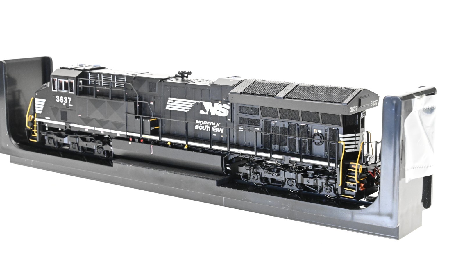 InterMountain ET44AC Norfolk Southern 3637 DCC w/Sound HO scale