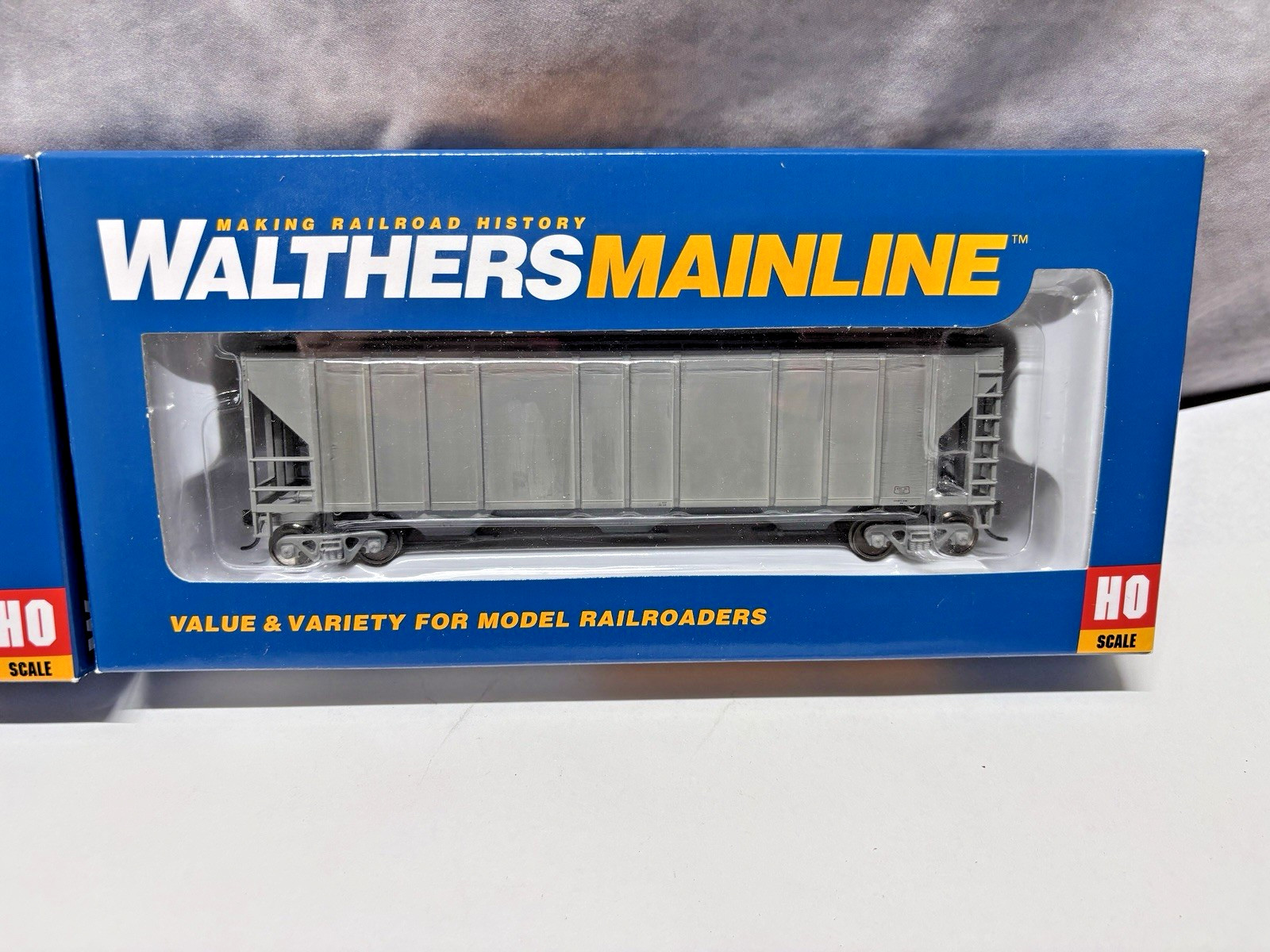 Two Walthers HO 54′ Union Pacific Covered Hoppers #21897 & #21772 NEW BX-20