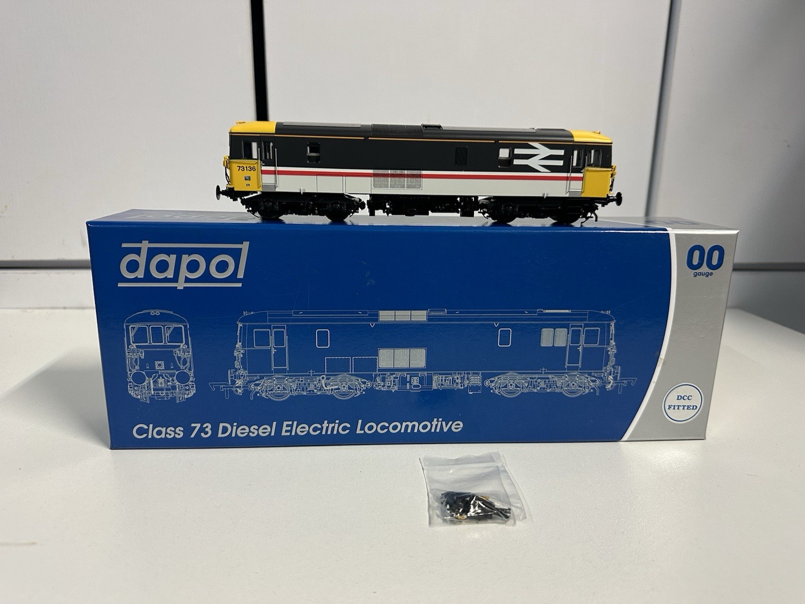 DAPOL 4D 006 020 CLASS 73 136 BR INTERCITY DIESEL LOCOMOTIVE DCC FITTED BOXED