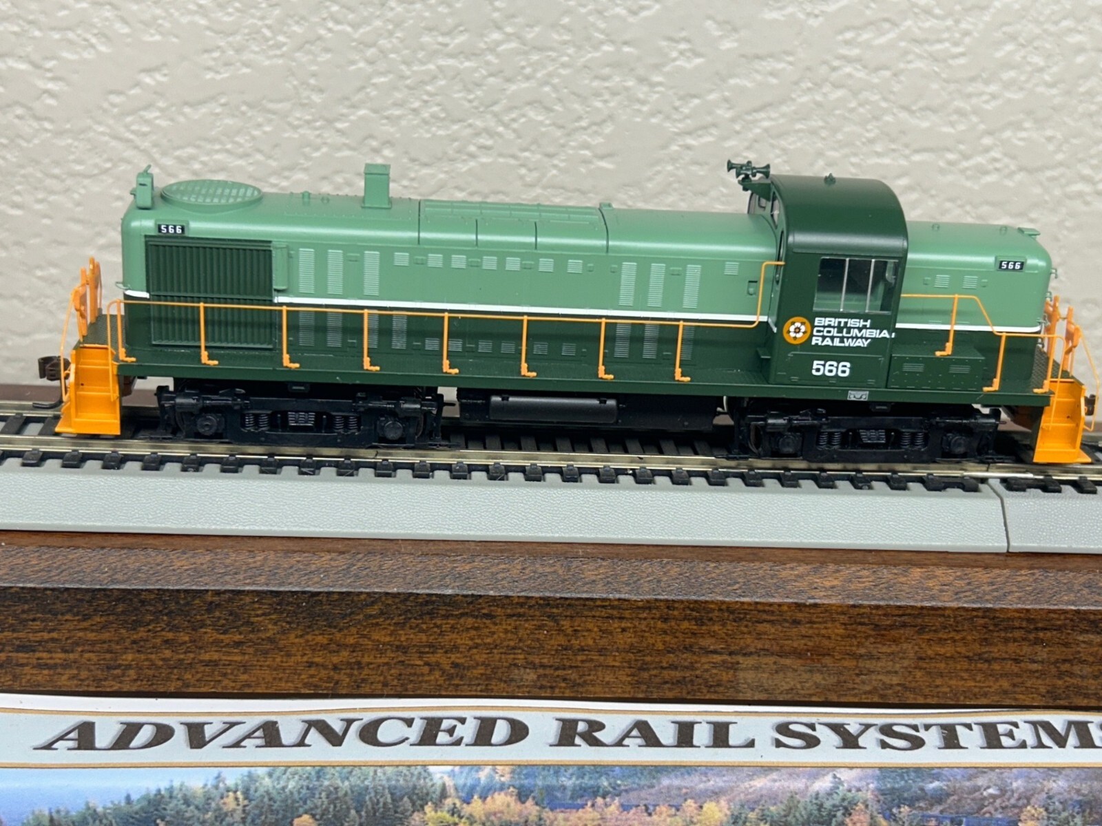 BRITISH COLUMBIA RR – ALCO RS3 ROAD SWITCHER LOCO DC/DCC Ready HO Scale NEW OOP
