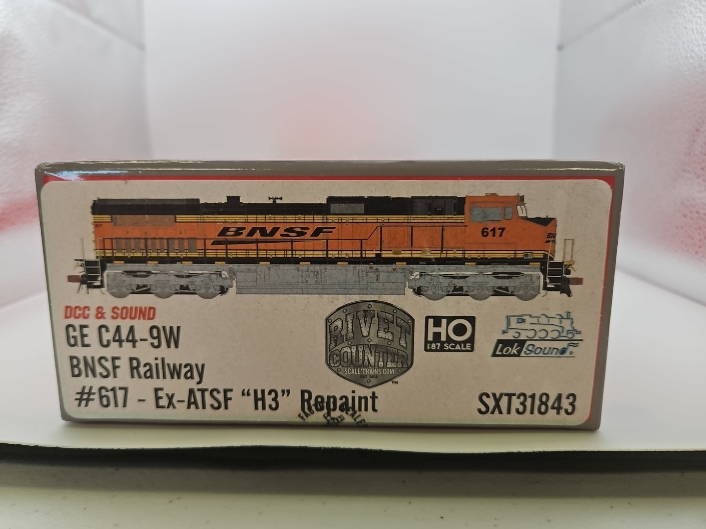 Scaletrains BNSF Railway C44-9W Heritage III Custom Weathered #617 SXT31843