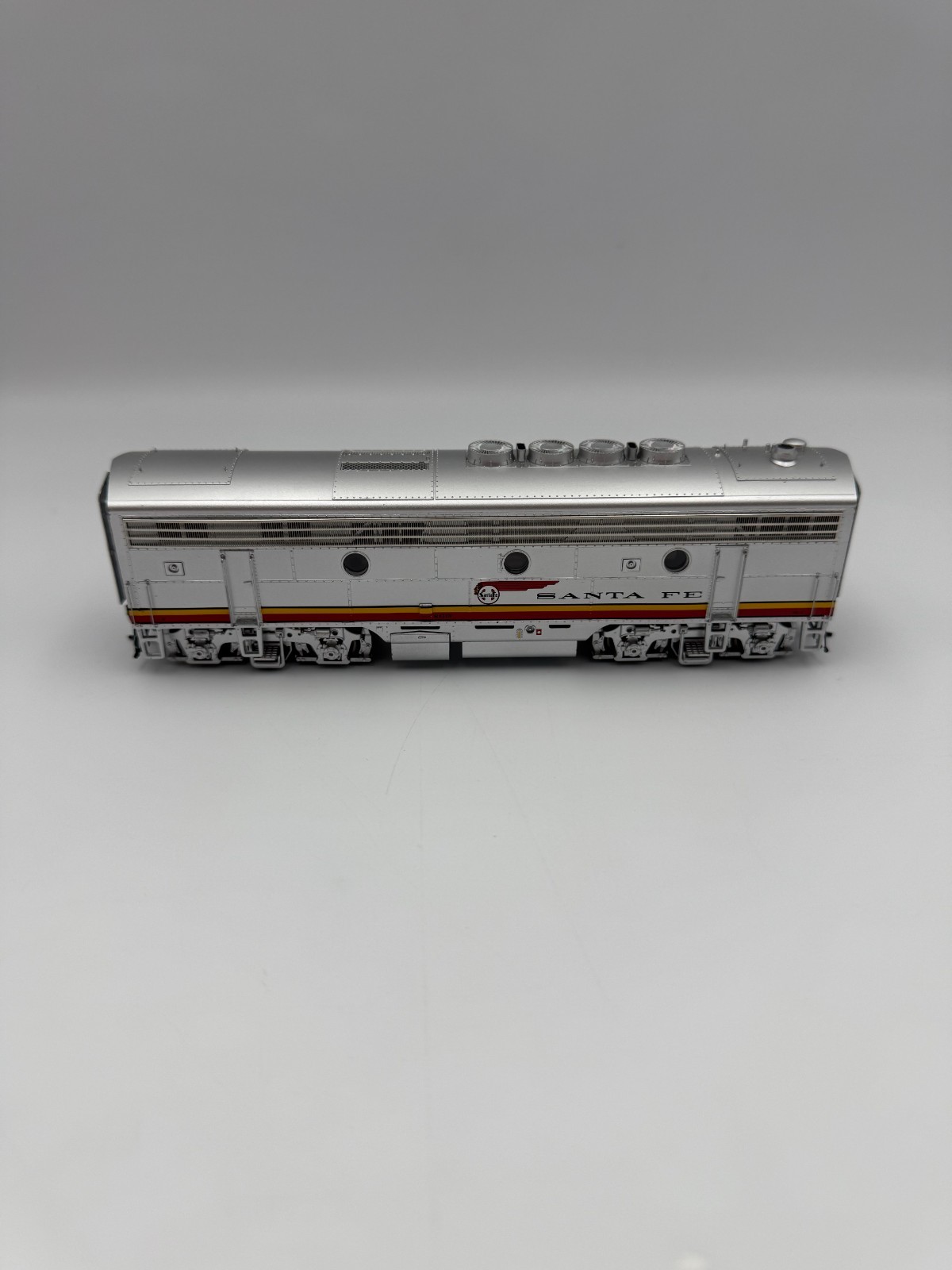 HO Walthers Proto 2000 Modernized F3B Santa Fe #16-A. Factory DCC/Sound. NIB