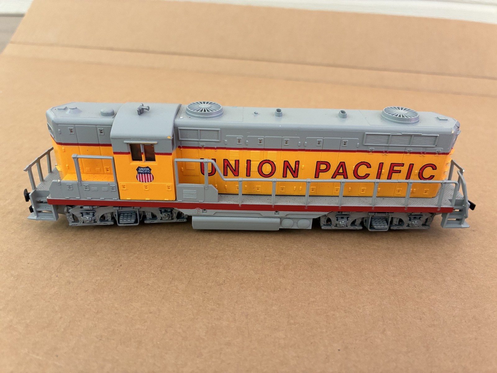 Bachmann HO Diesel Locomotive Union Pacific Untested Yugoslavia +FAST SHIPPING!