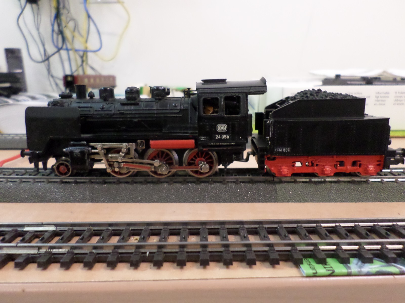 Marklin 3003 Steam Locomotive with Tender BR24 DB (Analogue) (L)