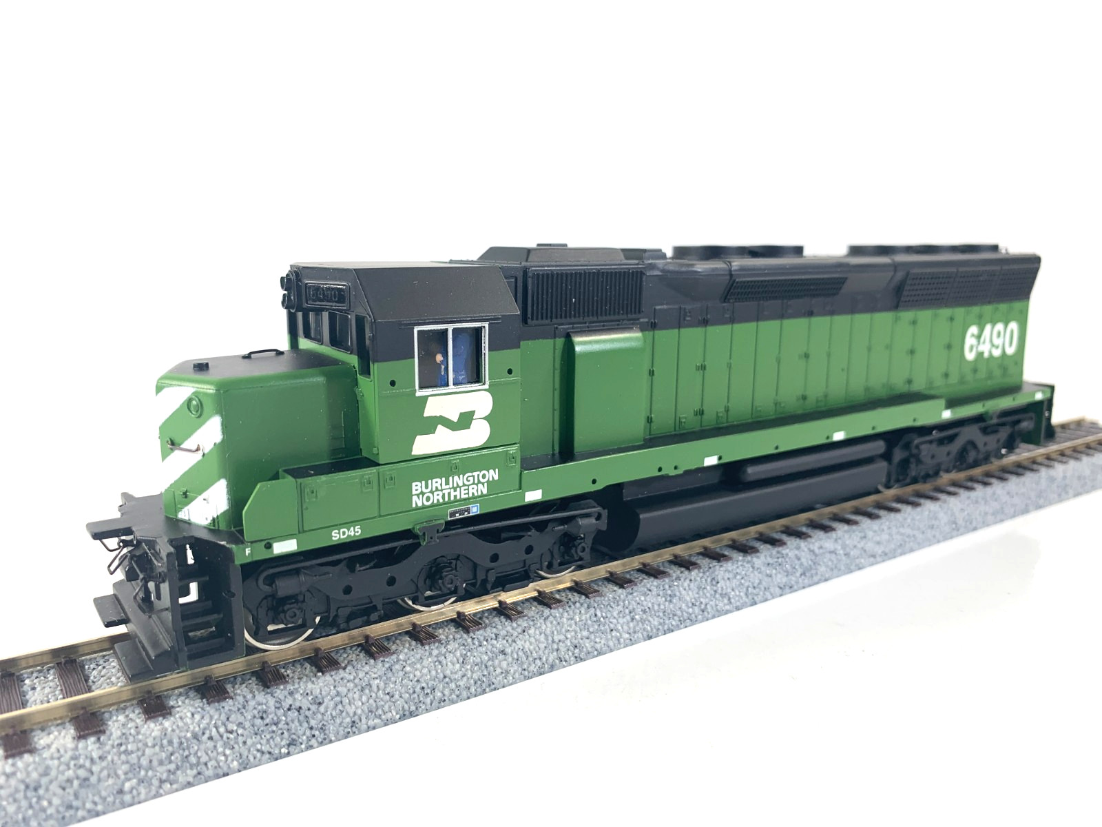 Bachmann Plus HO 11609 Burlington Northern EMD SD45 Diesel #6490, DC