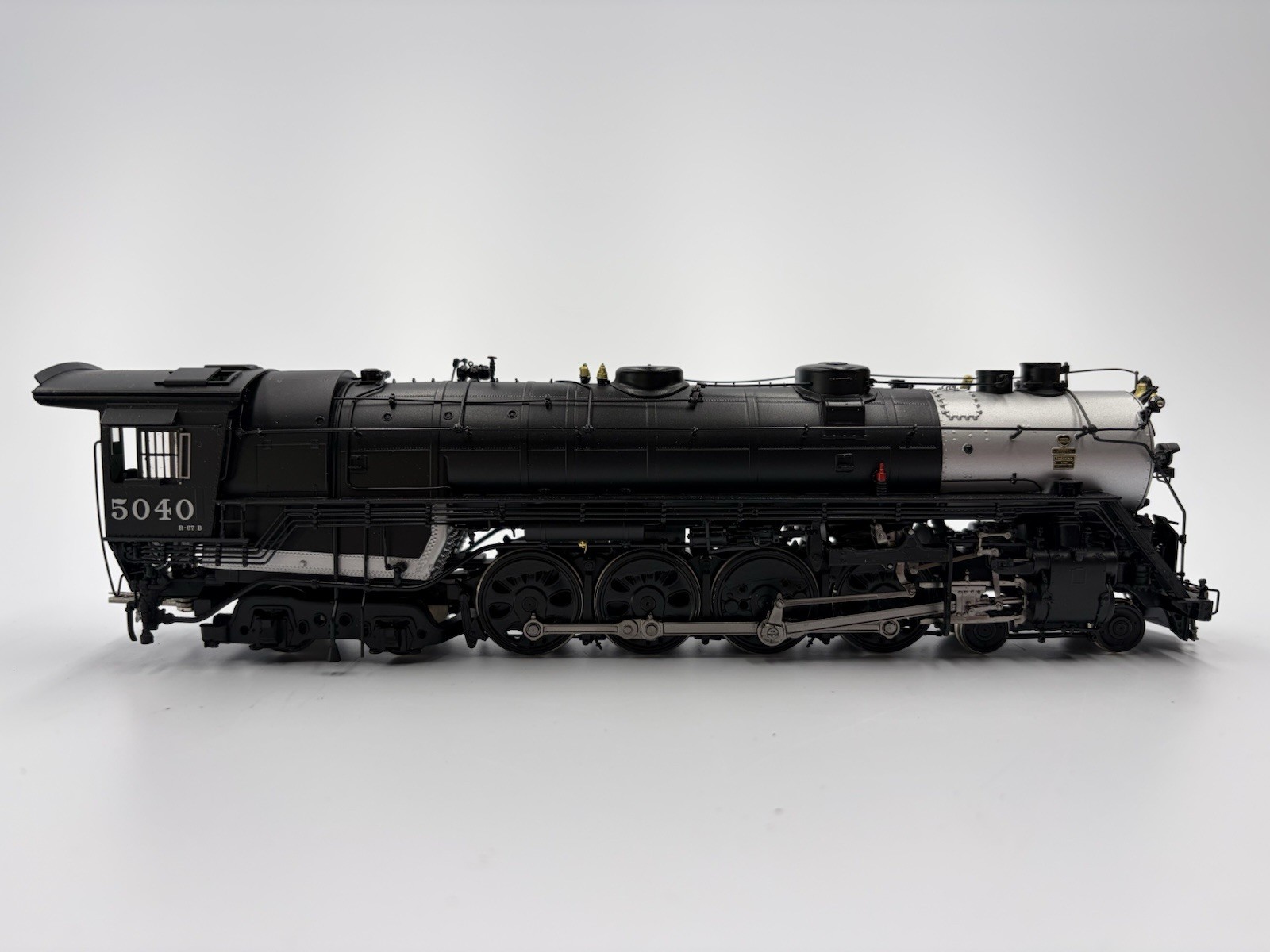 HO Scale Division Point CRI&P Rock Island R-67 4-8-4 Steam Locomotive