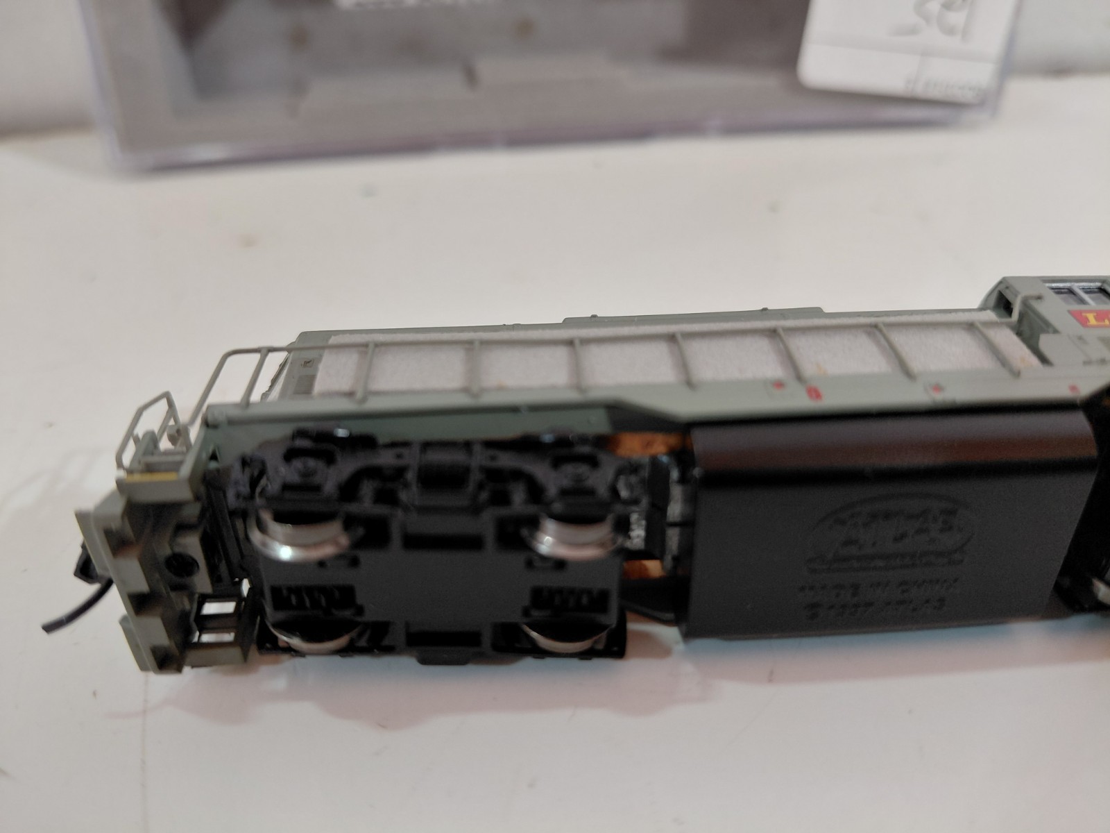 Atlas 48166 N Gauge Model Railroad Louisville Nashville GP-7TT Diesel Engine 443