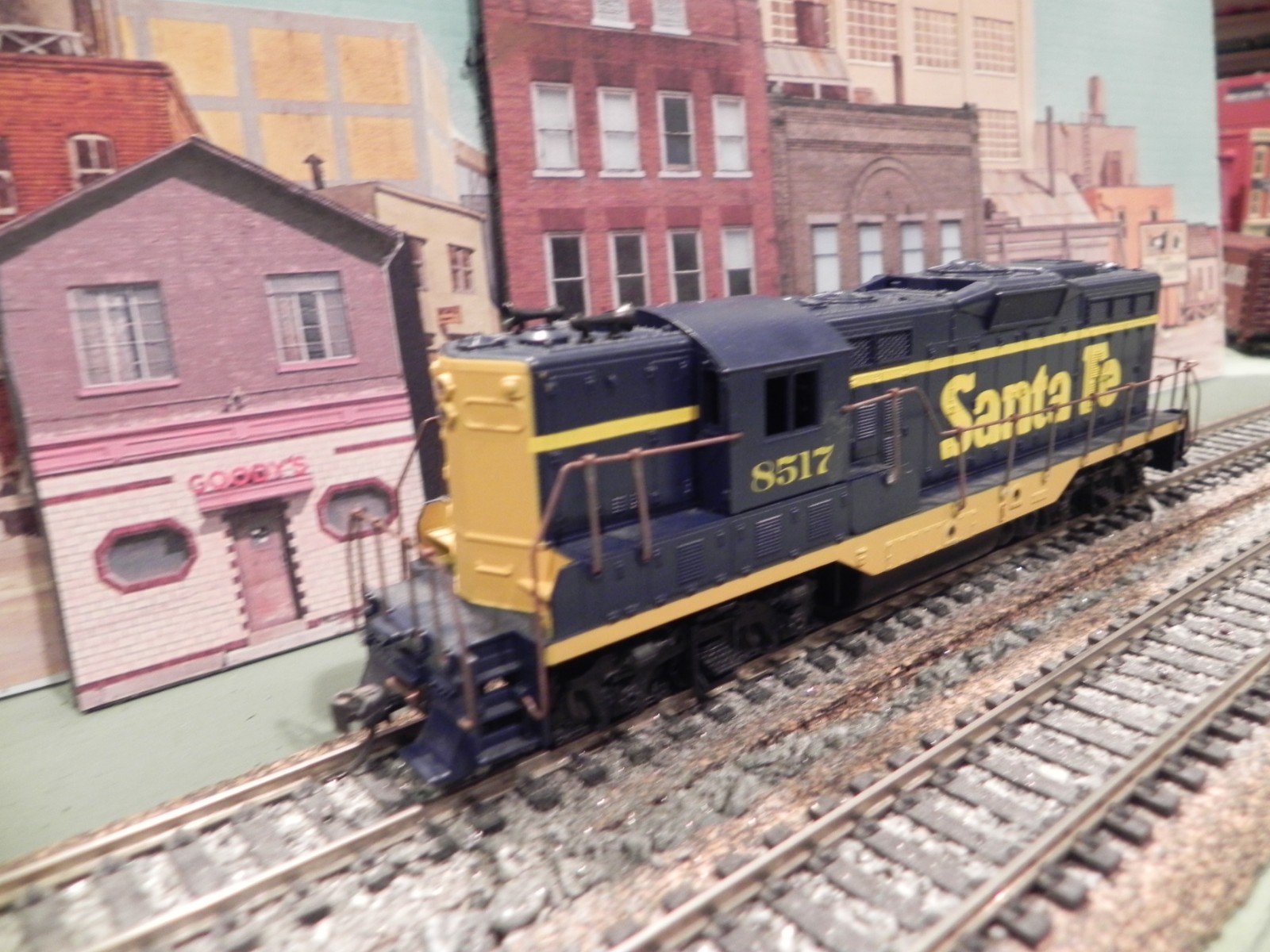 HO ENGINE LOCOMOTIVE SANTA FE GP9 KNUCKLE COUPLERS ATHEARN