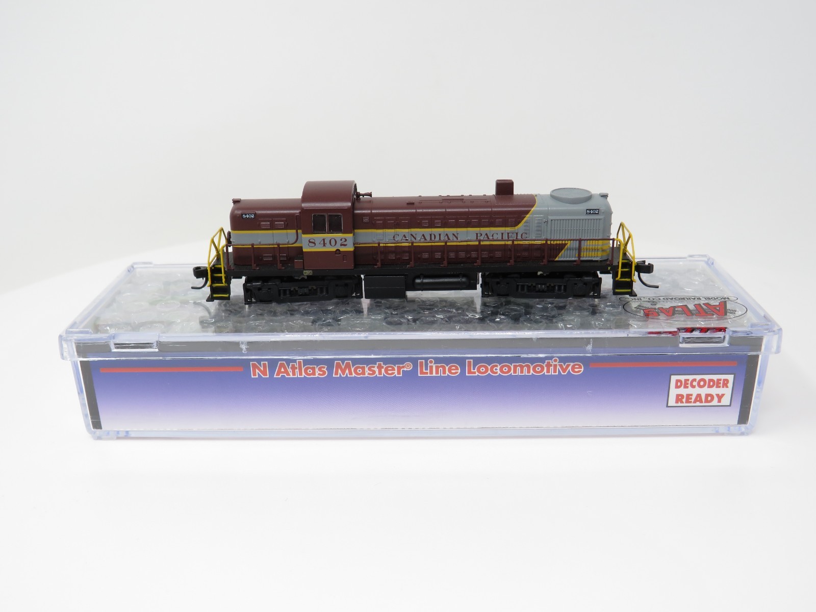 Atlas N 40005033 Canadian Pacific CP #8402 RS-2 Diesel Switcher Locomotive
