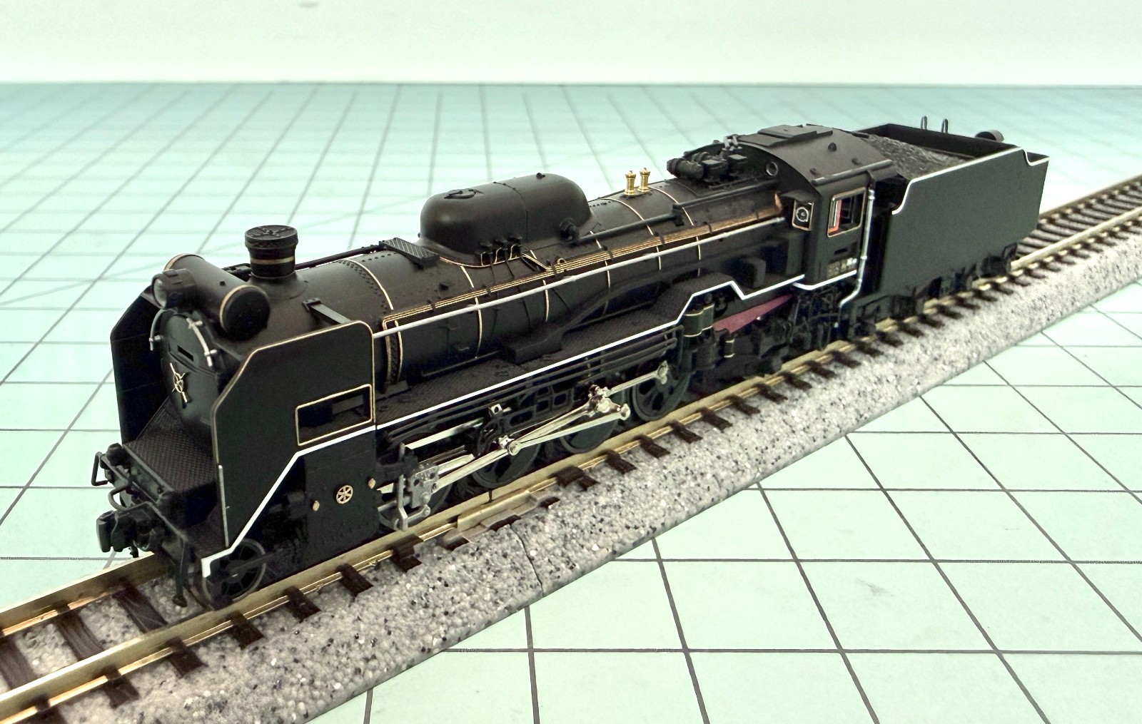 Kato 2016-8 Steam Locomotive Type D51 200 (N scale)