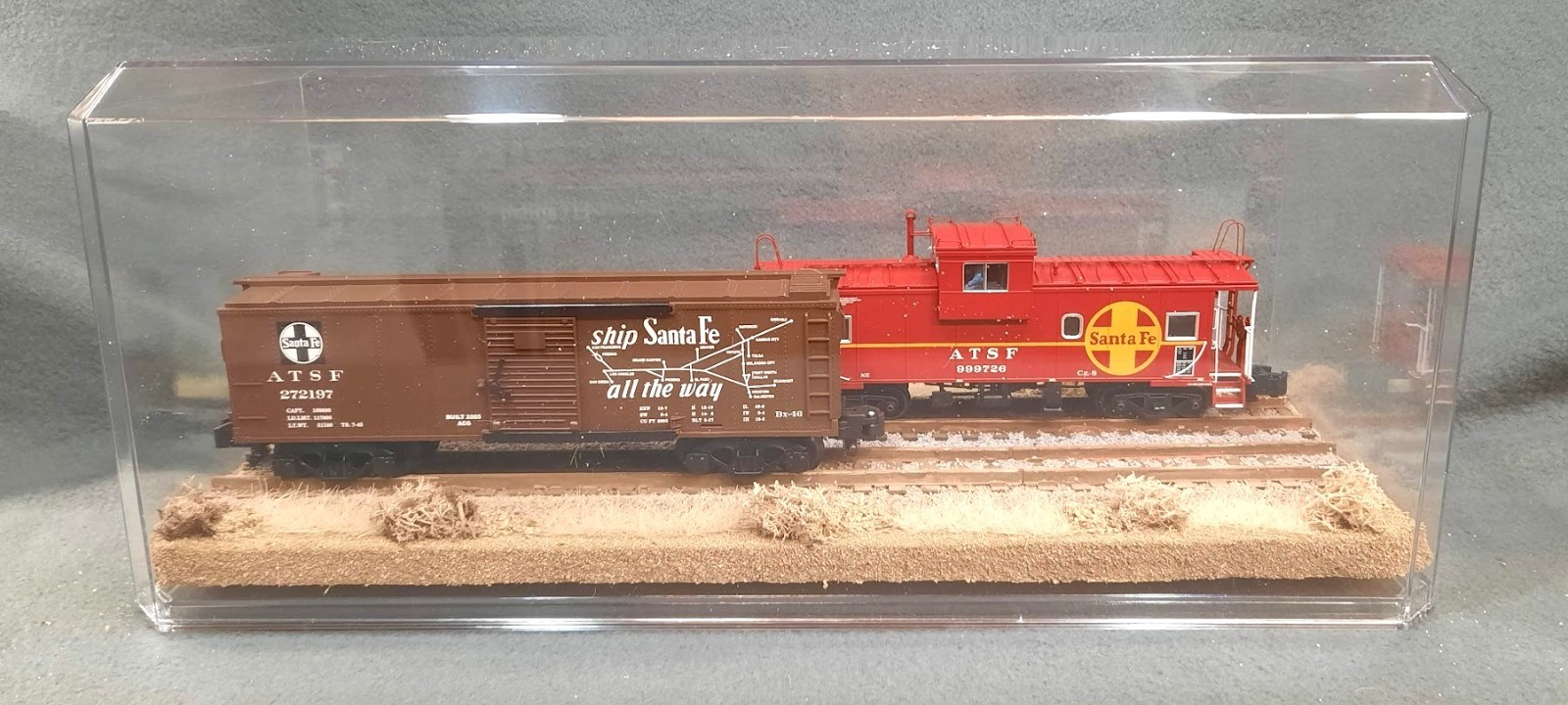 S SCALE 16″ DOUBLE TRACK DISPLAY CASE- “DESERT SCENE”-FOR ANY S TRAINS