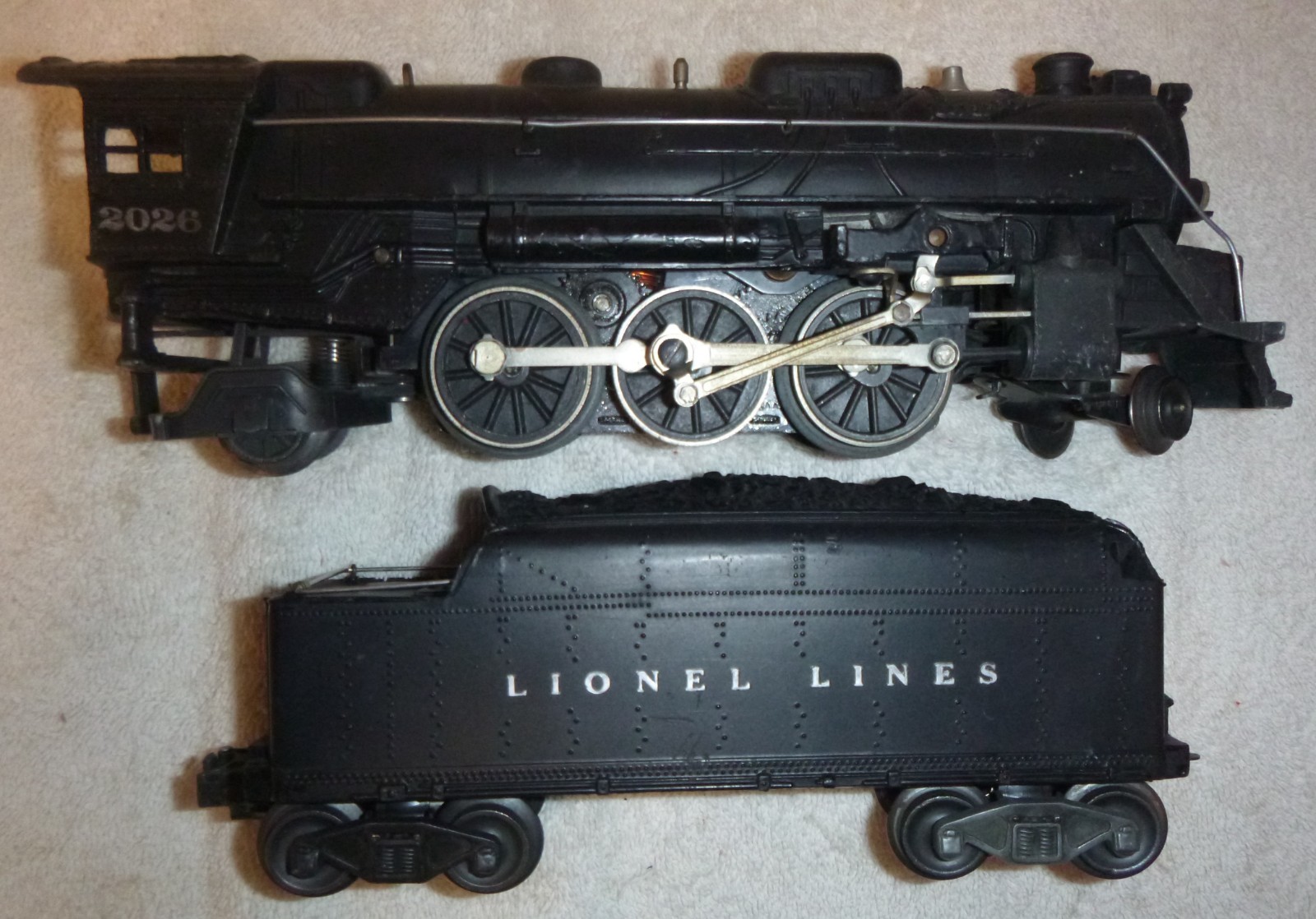 Lionel 2026 2-6-2 Prairie engine with 6466w whistling tender