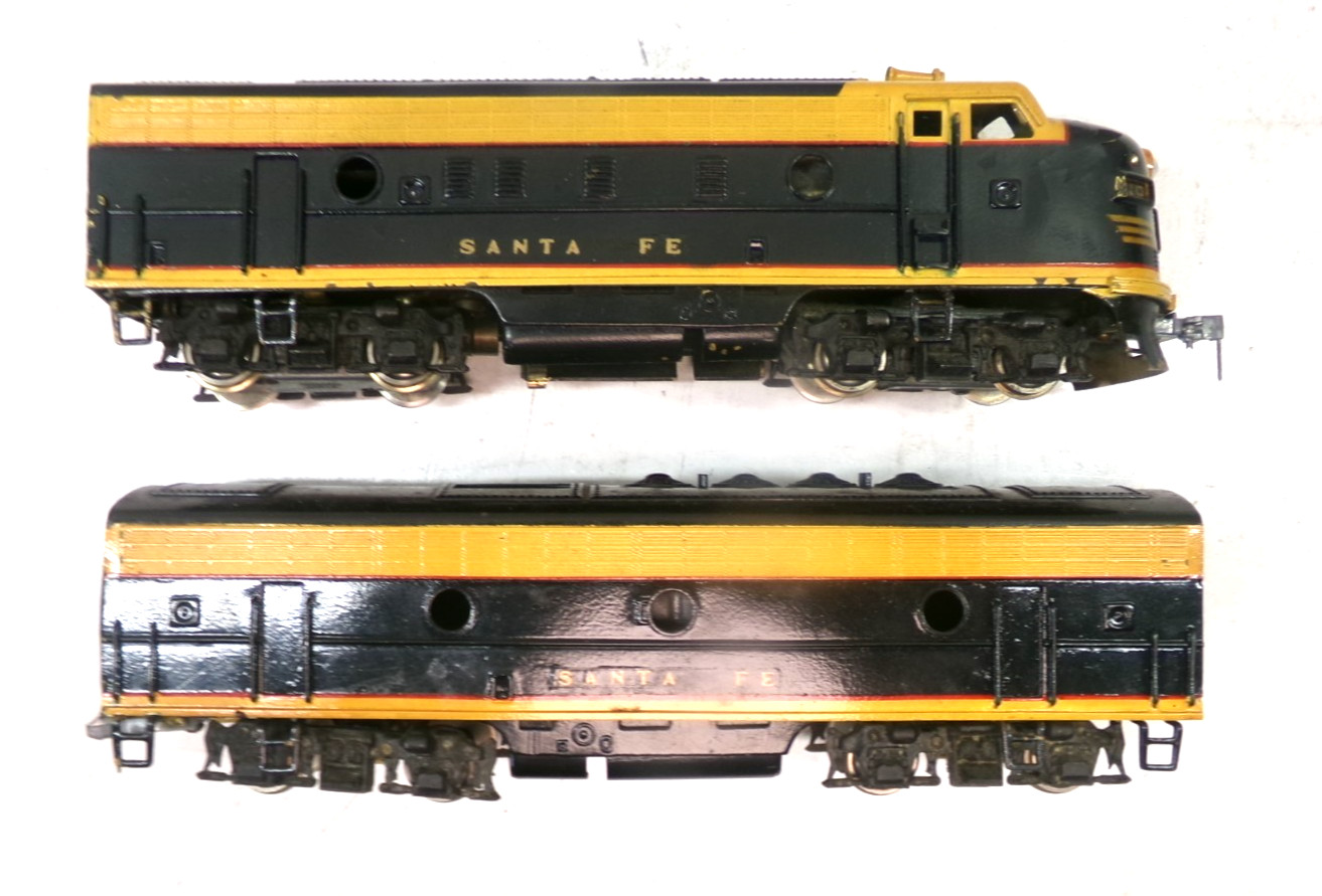 HO Tenshodo brass SF F-7 A+B diesel engine set in original box (lot BB 550)
