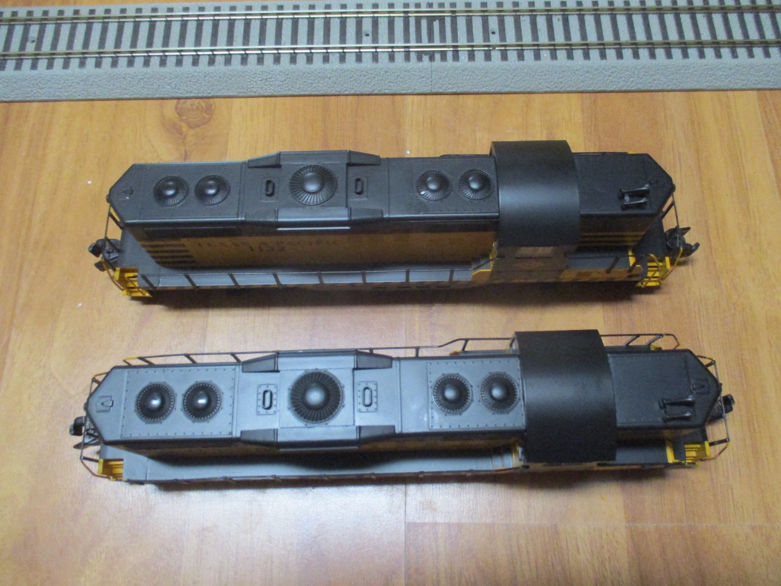 Amer Models Orange/Blk T&P GP-9 Diesel set (3/2/26 2) Hirail AC