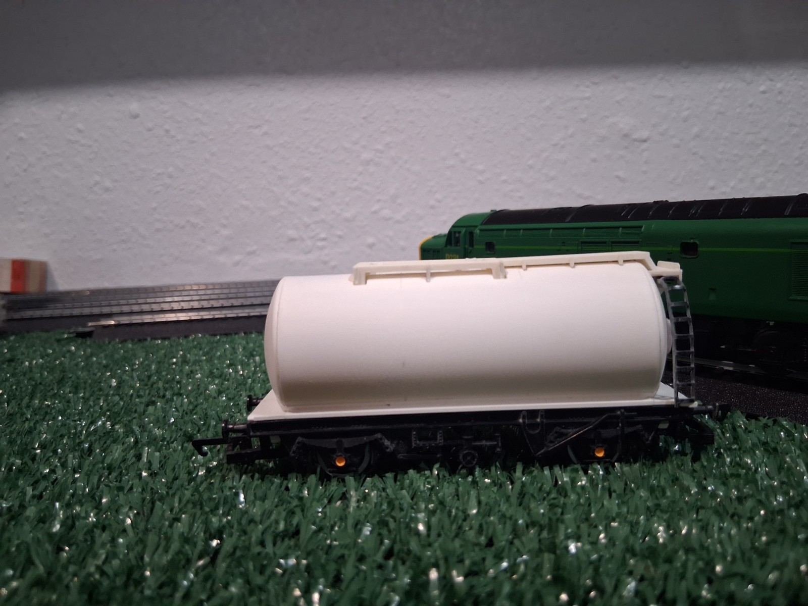 Thomas And Friends Hornby D261 With Tanker HO/OO GAUGE TESTED WORKING RARE!