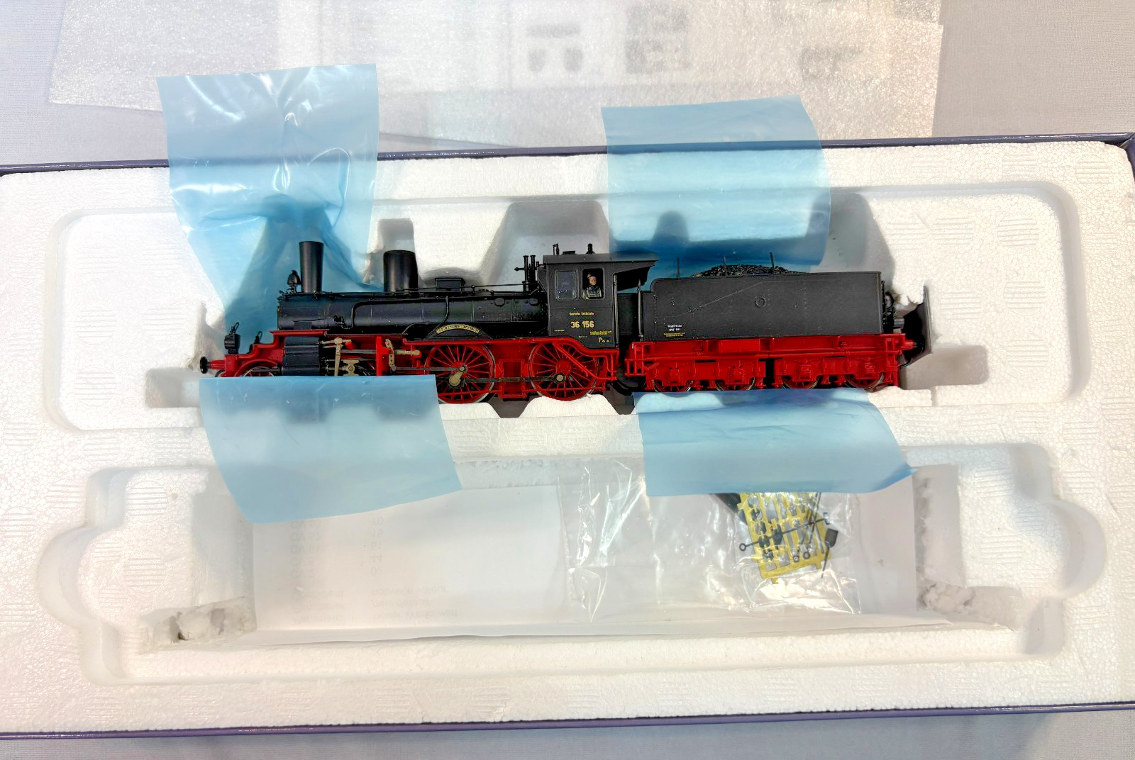 HO Scale Roco Deutsche Bundesbahn BR 036 4-6-2 Locomotive #18 316 DC Powered