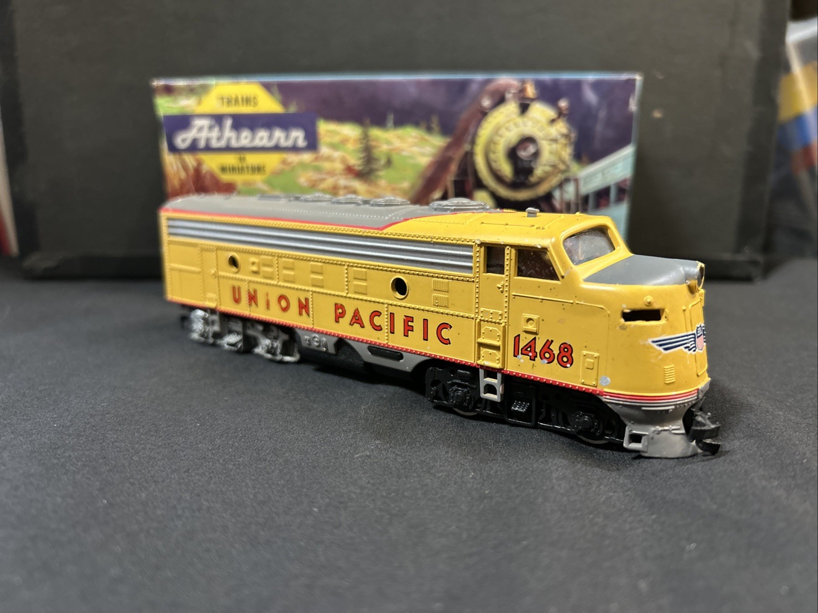 HO Scale Bachmann 61501 UP Union Pacific EMD F9A Diesel Locomotive #1468