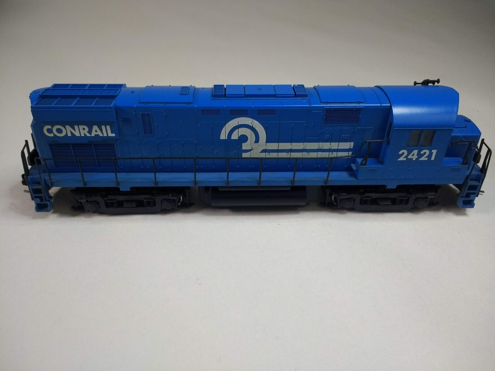 Kato / Atlas 8037 ALCO C-425 Conrail #2421 HO Scale DC – Kadee Knuckle Couplers