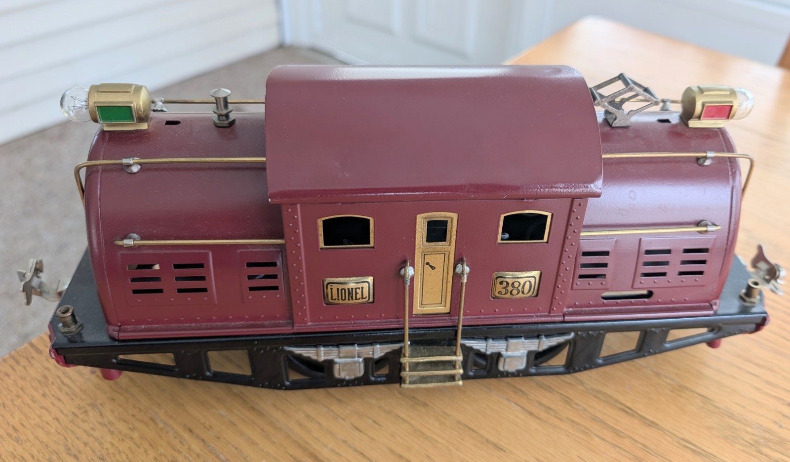 Lionel Pre War Locomotive Engine 380 NEAR MINT Train Gold Trim Standard Track