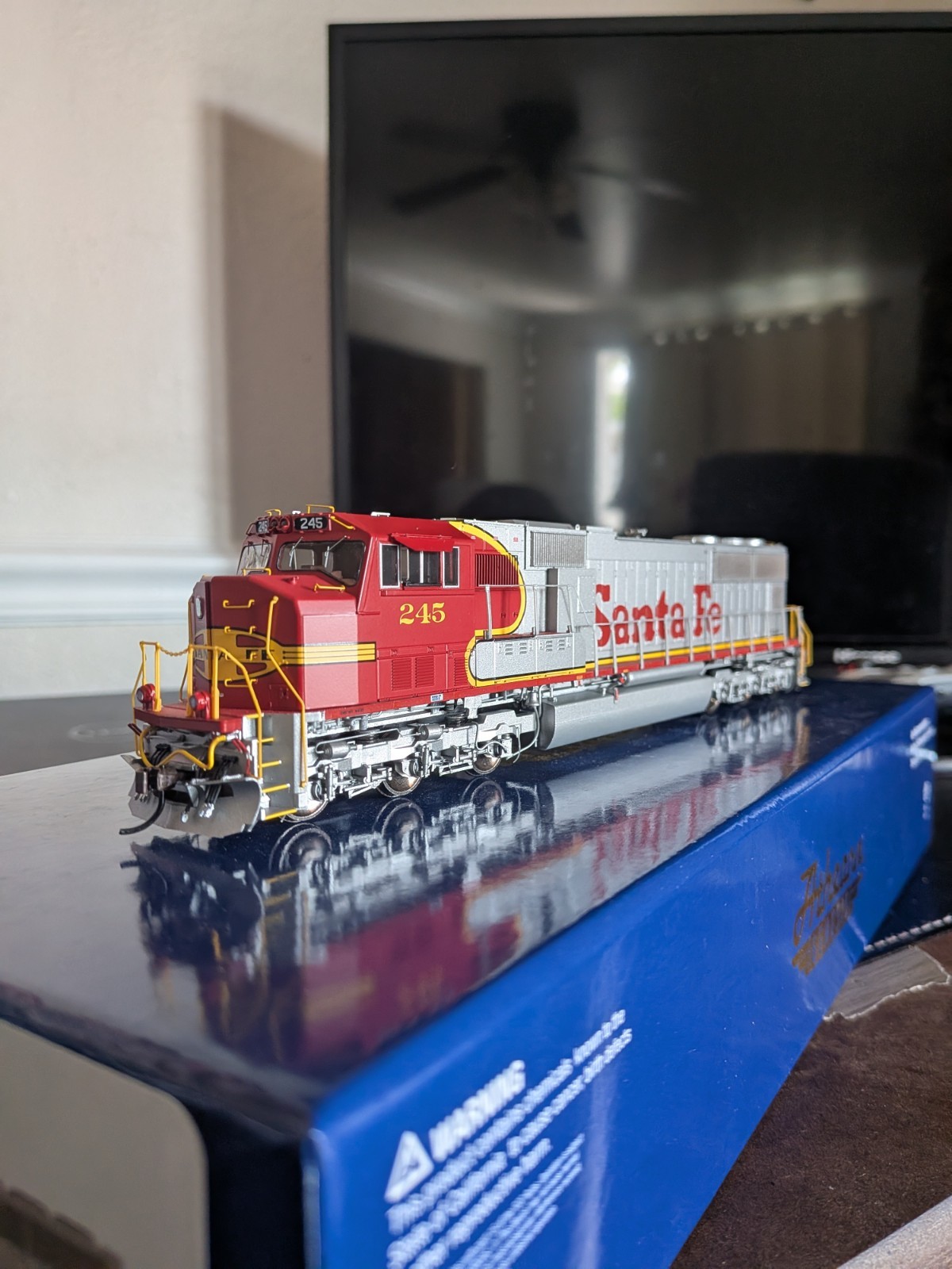 Athearn HO SD75M Santa Fe #245 DCC/Sound Diesel ATHG71229