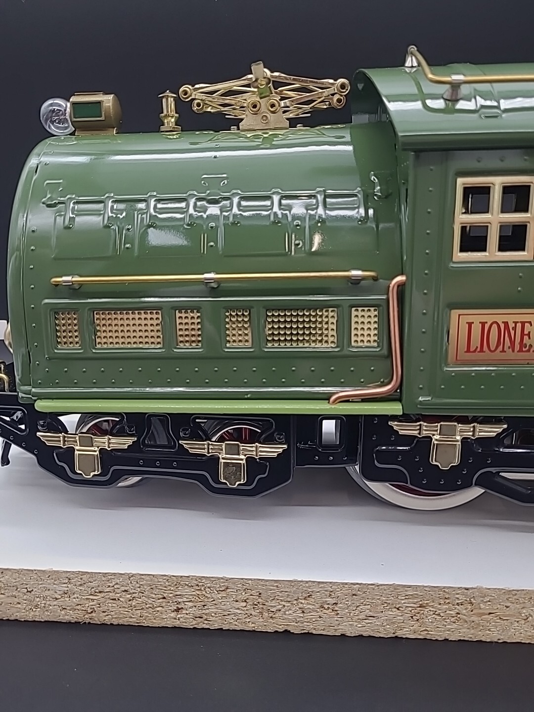 Lionel 6-13102 Standard Gauge Classics 381E Locomotive Two tone green