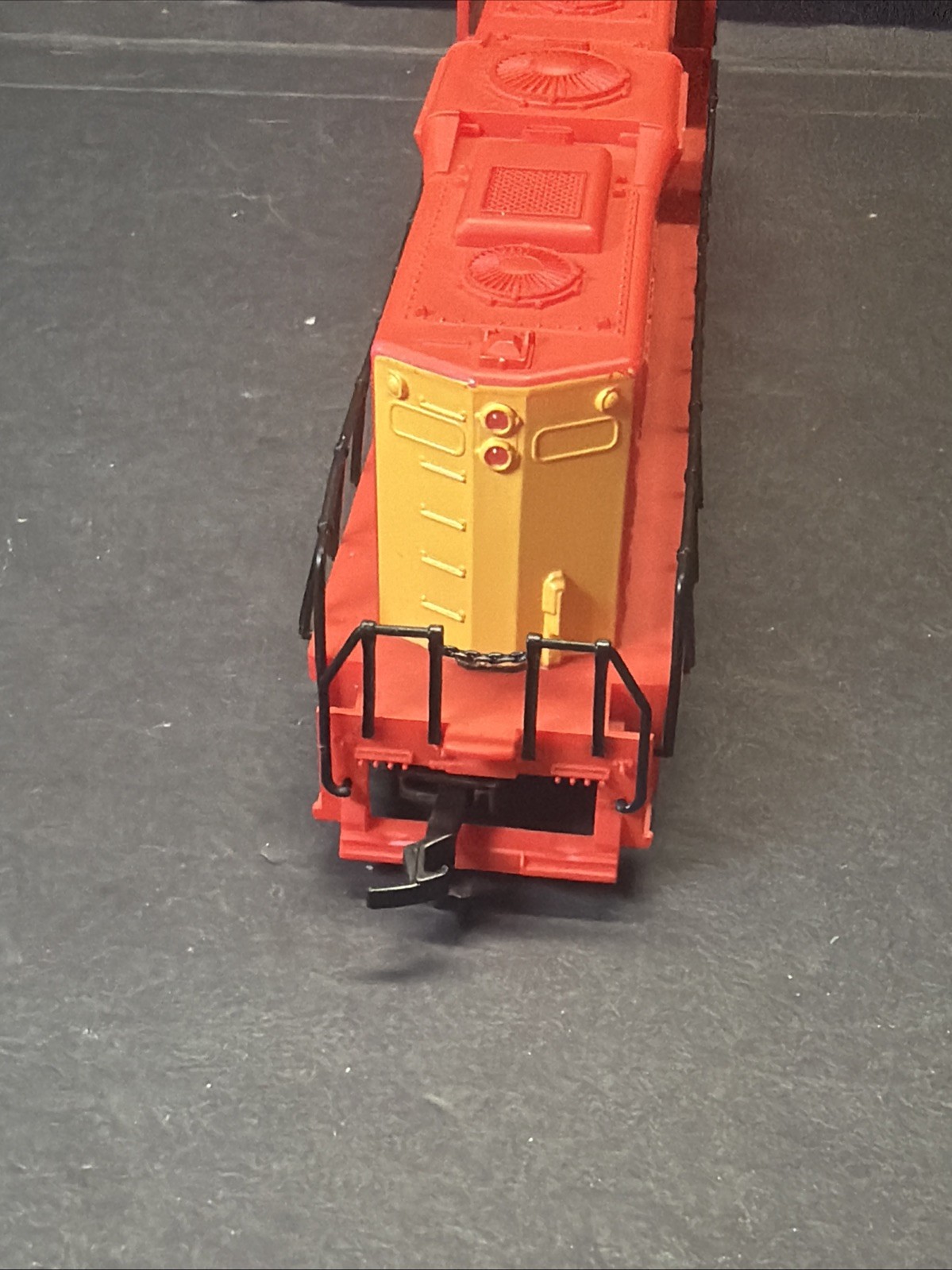 Cox HO Scale Rock Island GP9 Diesel Locomotive 1279 Red Yellow w/ Box VNTG