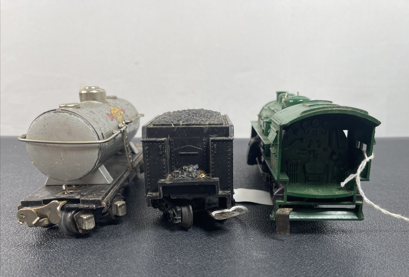 Vtg Lionel 8302 Green Steam Engine Locomotive w/ Nickel Tender Car & Sunoco Tank