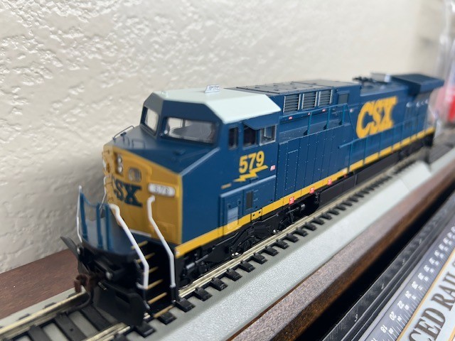 CSX TRANSPORATION – AC4400 ” CSX BLUE ” LOCO- DC/DCC ready – HO Scale -NEW RARE