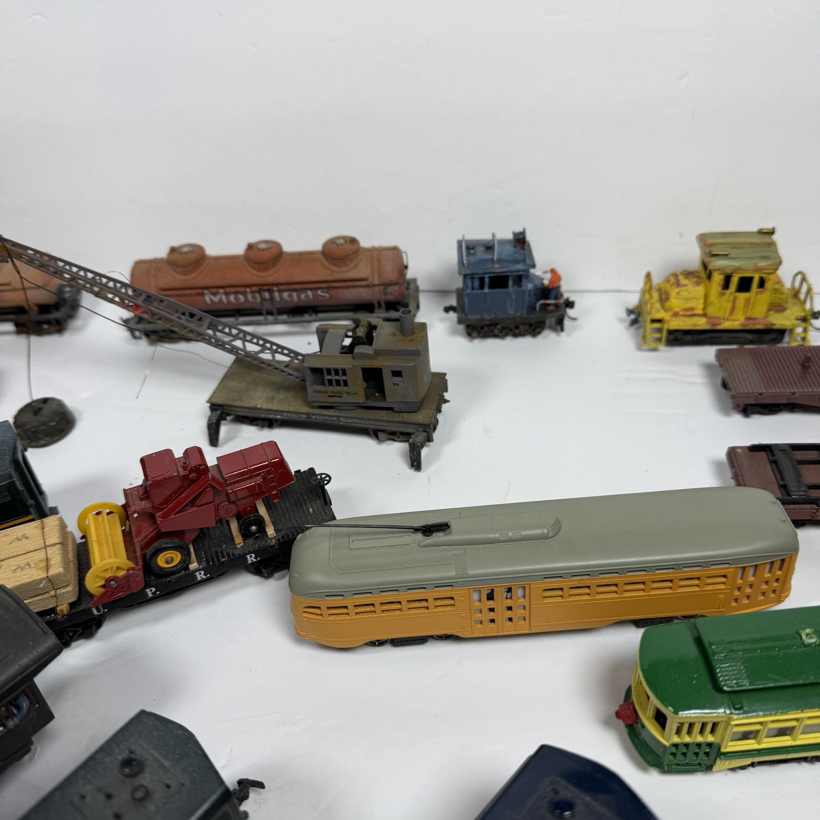 LOT OF HO Scale Engines Locomotives Caboose various – Untested For Parts Repair