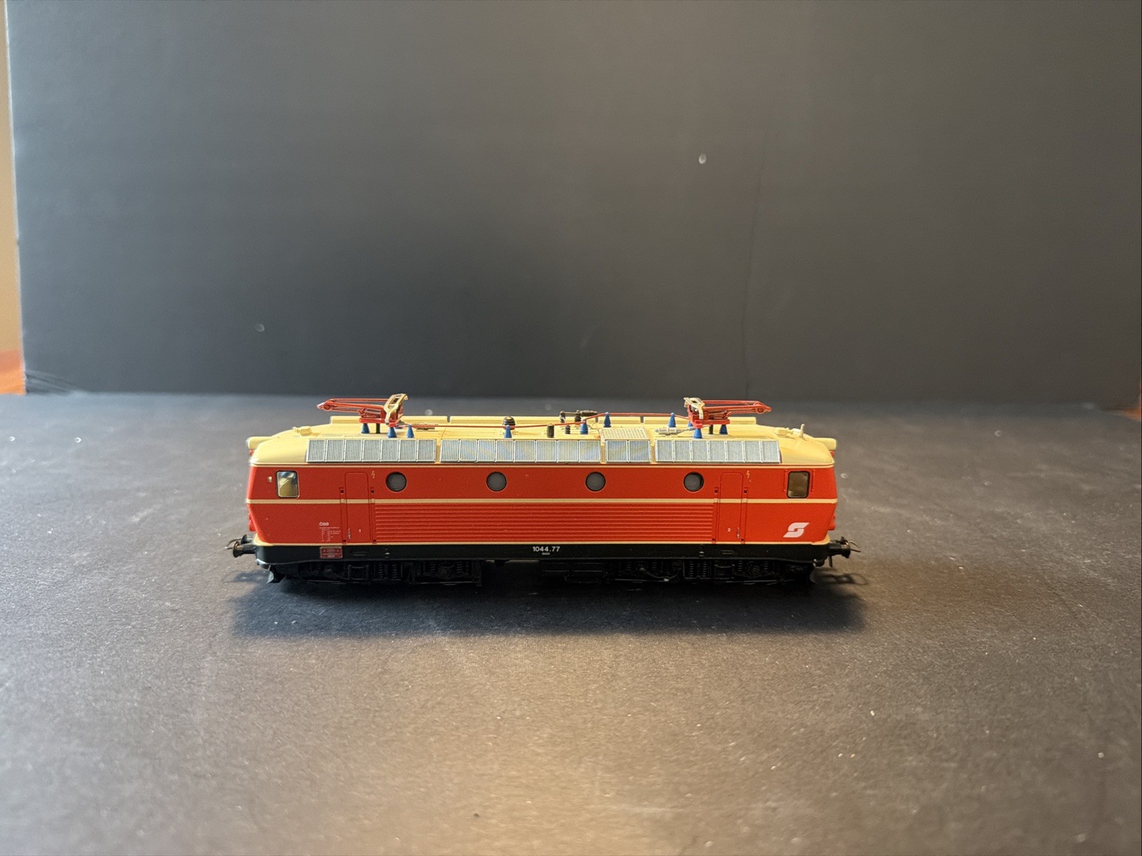 HO ROCO 43658 OBB AUSTRIAN 1044.077 ELECTRIC LOCOMOTIVE R.34