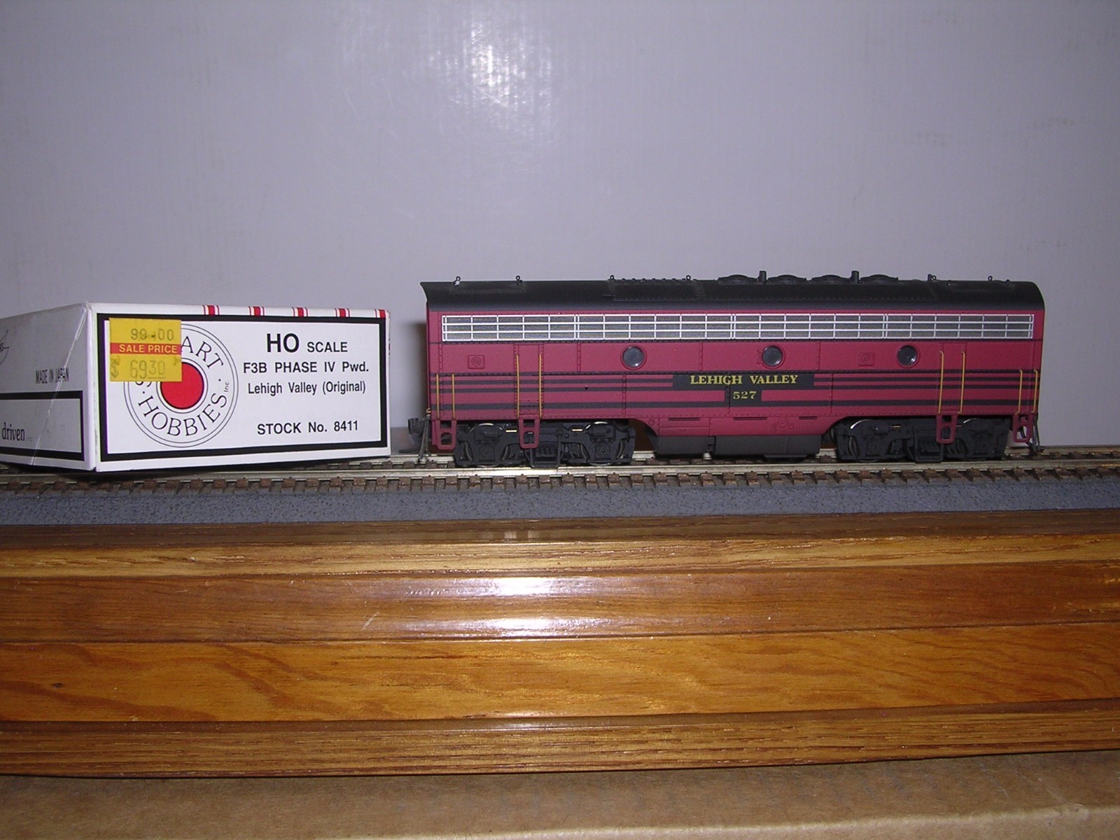 STEWART #8410 & 11 L.V.EMD F-3A & B Phase IV Diesel Locos #526 & #527 H.O. 1:87