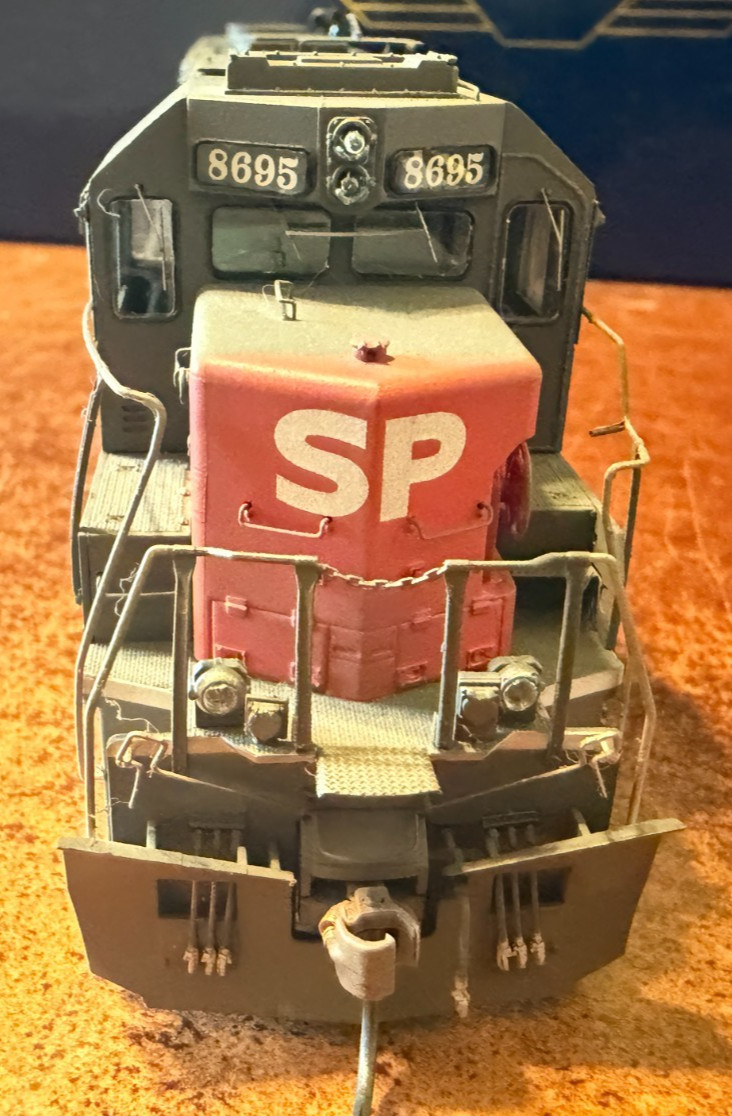 HO Athearn Genesis Southern Pacific SD40M-2 with DCC & Sound – Weathered