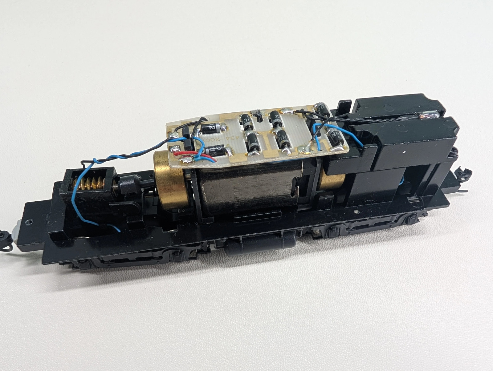 Life-Like 30073 HO Proto 2000 SW8/900/600 Switcher Chassis Only Runs Great!