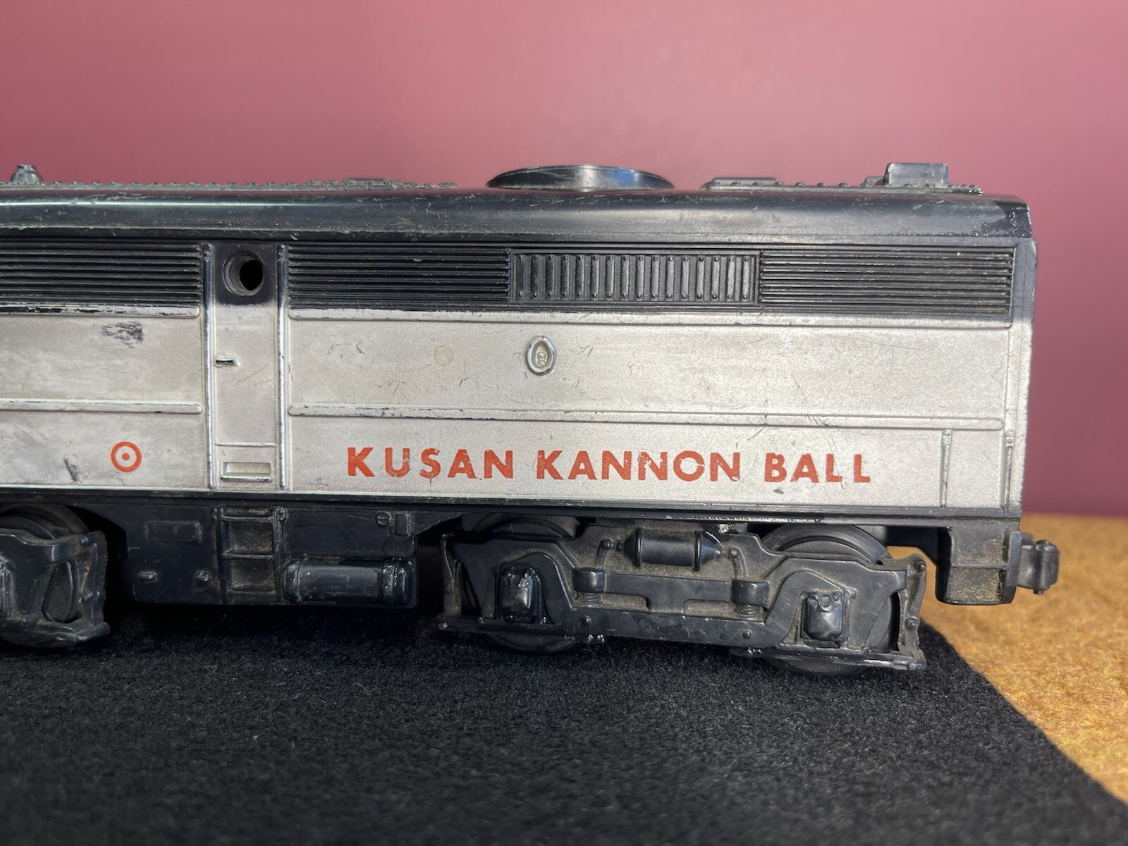 Vintage Train – KMT Kusan ‘Auburn’ 2716 ALCO Dummy Diesel Locomotive Kannon Ball