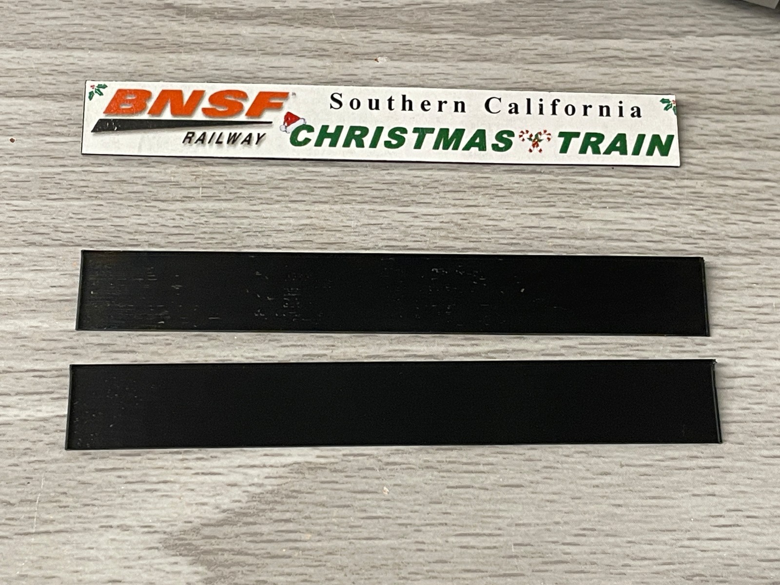 Custom HO Scale 3D Printed Part Locomotive Banner for Handrails – BNSF Christmas