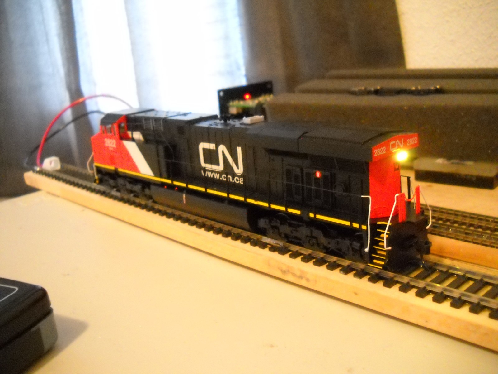 HO-Scale Walthers ES44 Engine CN #2822 Factory-Installed DCC/Sound