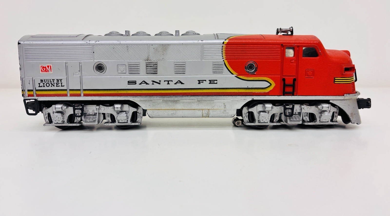 Lionel Postwar Santa Fe F3 Dummy Non Powered Diesel Locomotive 2333
