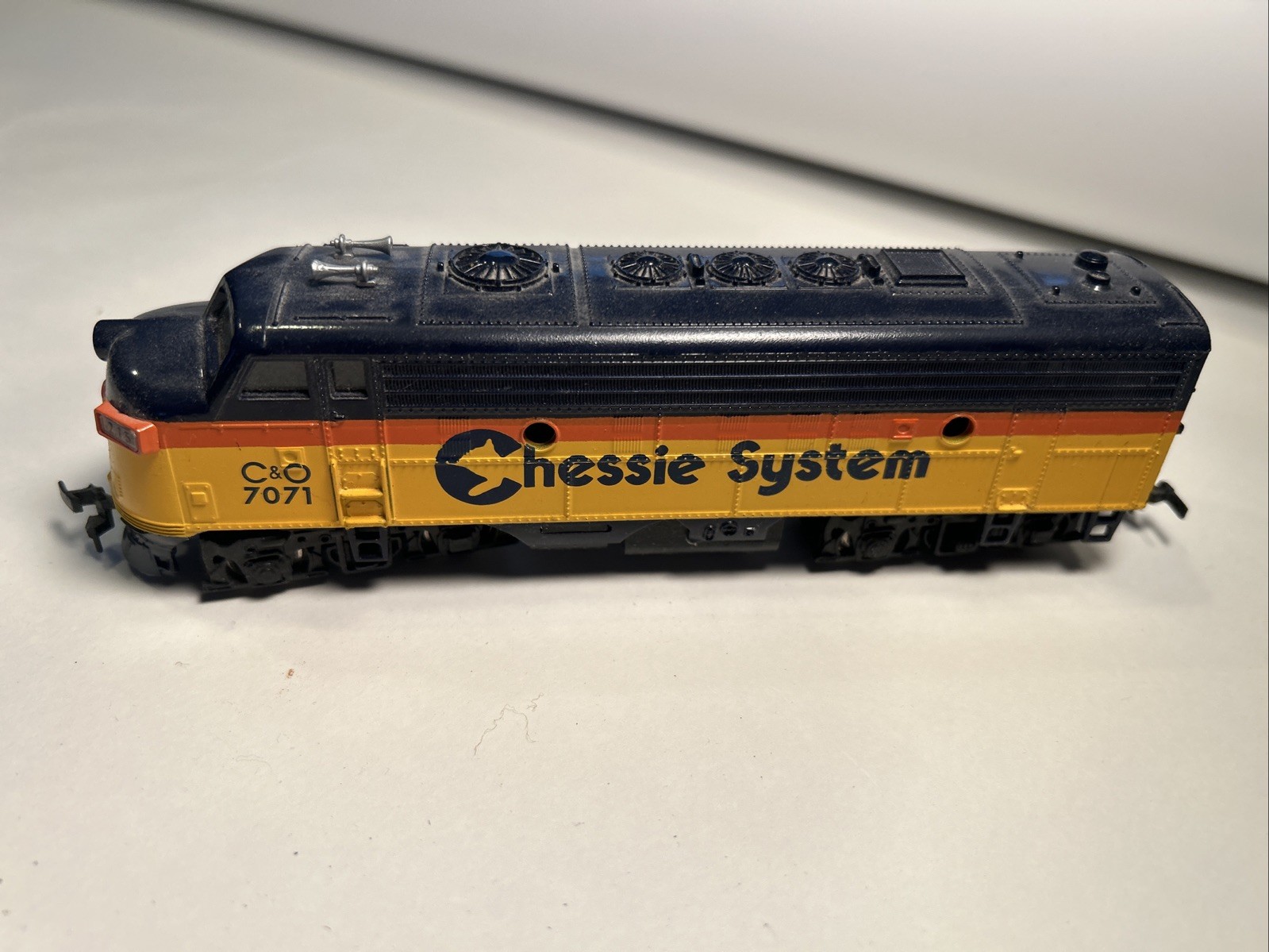 Vintage Bachmann HO Scale Chessie System C&O 7071 Diesel Locomotive UnTested