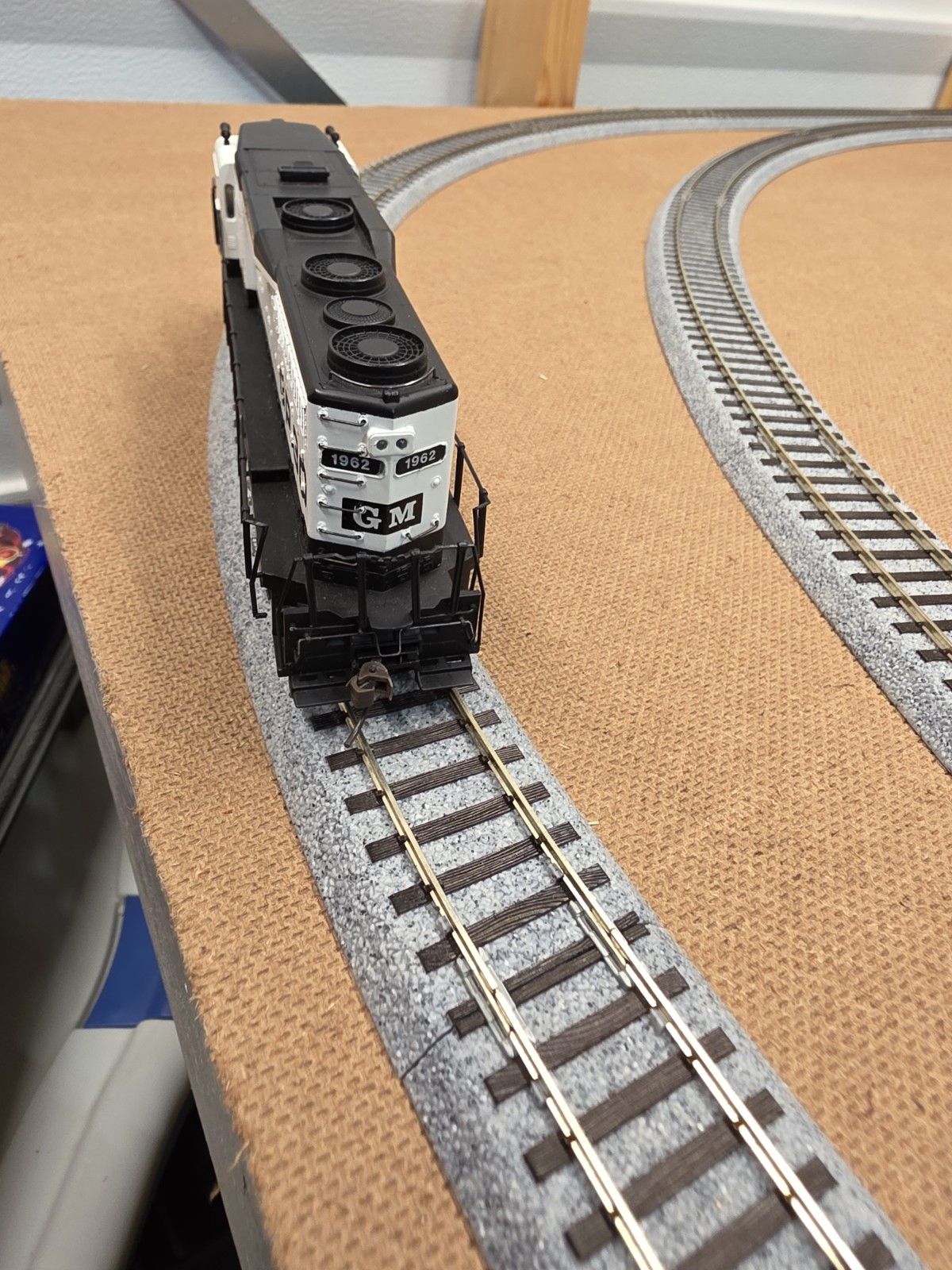 Bachmann Spectrum HO EMD GP30 General Mills #1962 Diesel Locomotive DC Analog