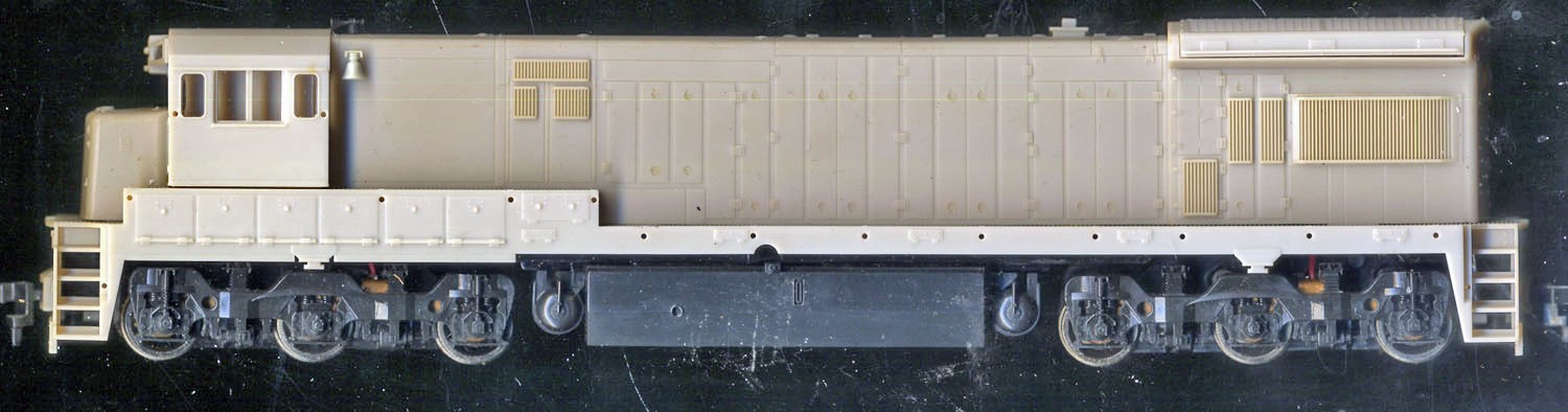 Atlas undecorated GE U33C/36C diesel locomotive